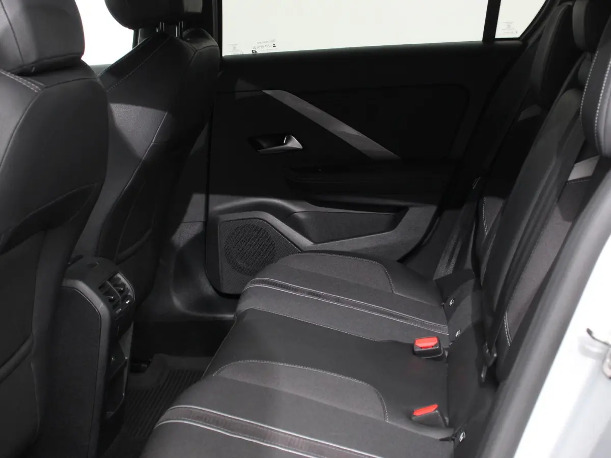 1.2 Automaat GS Line Climate control Adaptive cruise control LED Voorstoelen verwarmd Stuurwiel verwarmd Achteruitrij camera 360* Sfeer verlichting Apple carplay/ Android auto