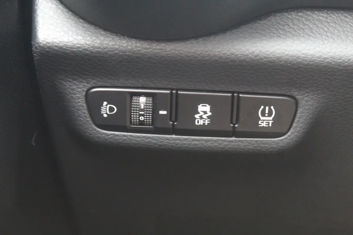 1.0 MPi DynamicPlusLine//Navi//Camera//Cruise!!