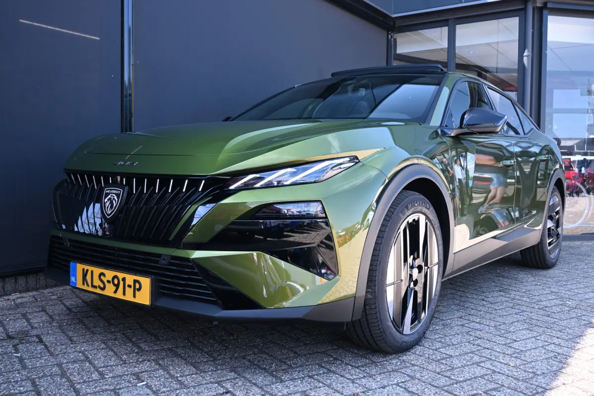 1.2 GT Hybrid 145 Demo-Deal! | Afn. Trekhaak | Schuif-/Kanteldak | Navigatie | Achteruitrijcamera | !!