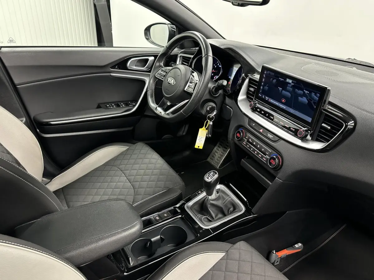 1.5 T-GDI GT-Line PANO CAMERA CRUISE CARPLAY NAVI ECC.