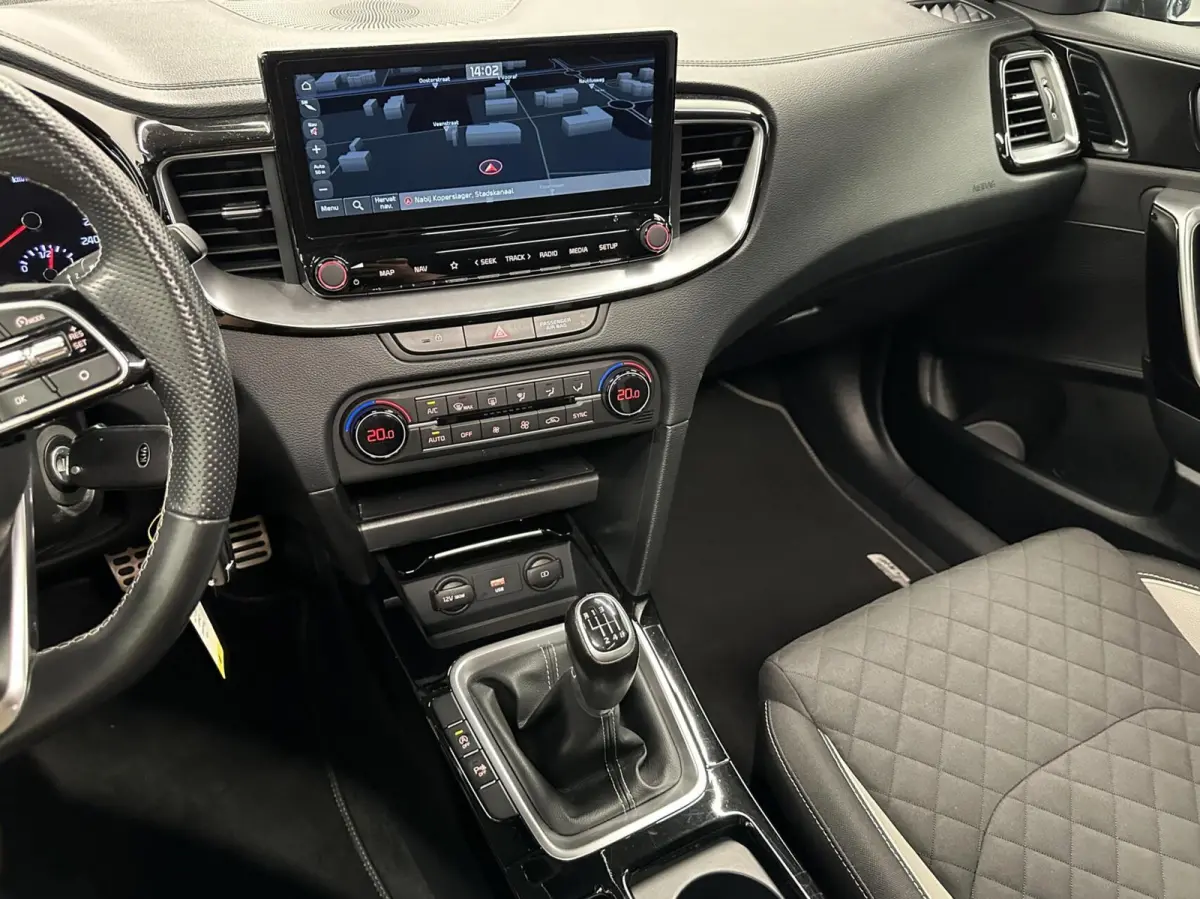 1.5 T-GDI GT-Line PANO CAMERA CRUISE CARPLAY NAVI ECC.