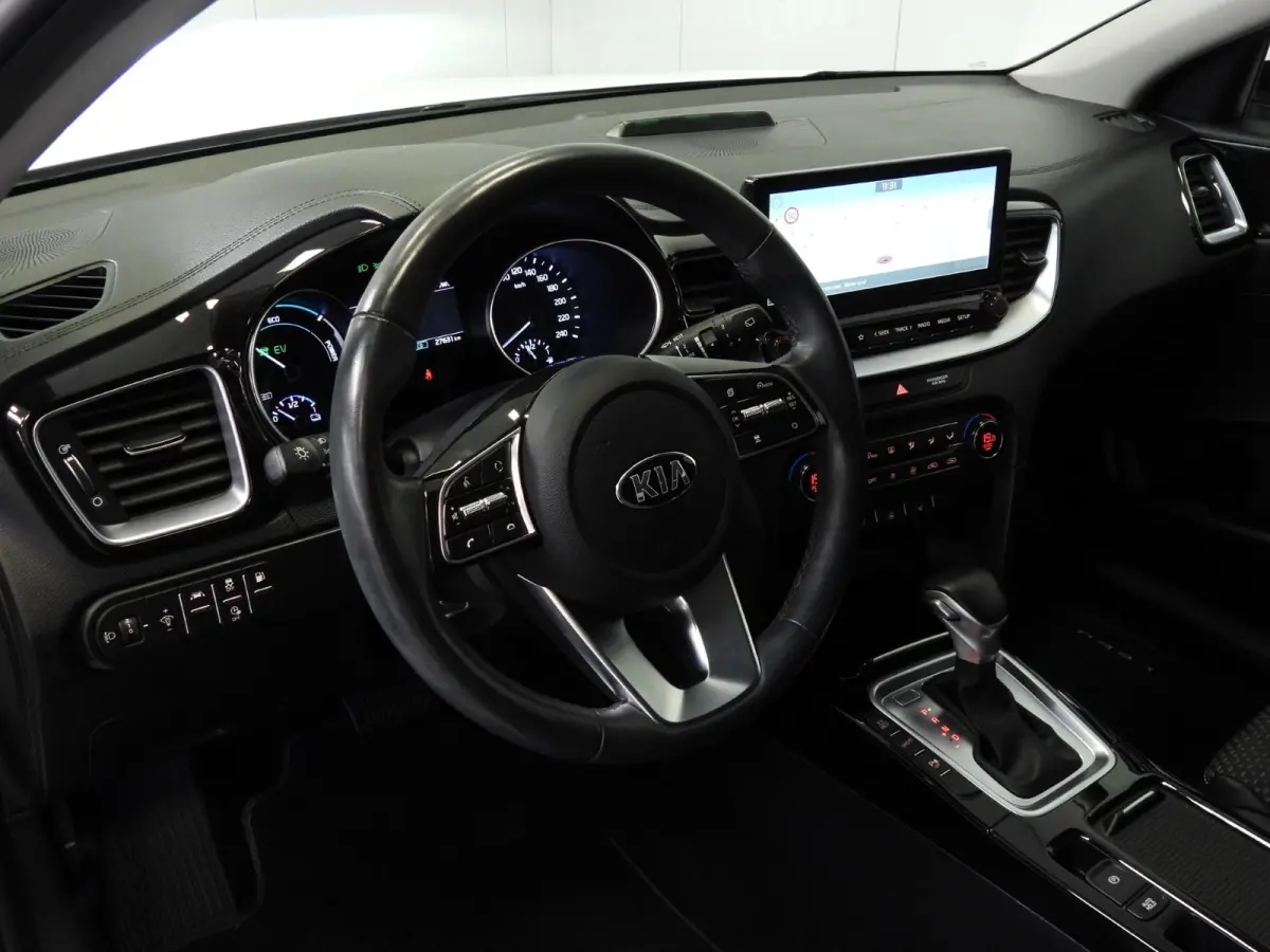 1.6 GDi PHEV Plug-In DynamicLine NAVI/CAMERA/LED/17"LMV!