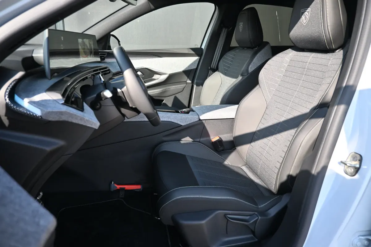GT Long Range 230 97 kWh DEMO-DEAL! Direct Leverbaar! | Navigatie | Achteruitrijcamera | Climate Control | Apple Carplay & Android Auto | !!