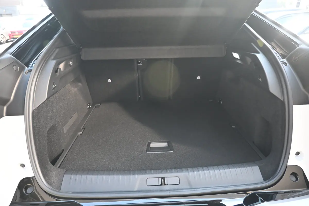 GT Long Range 230 97 kWh DEMO-DEAL! Direct Leverbaar! | Navigatie | Achteruitrijcamera | Climate Control | Apple Carplay & Android Auto | !!