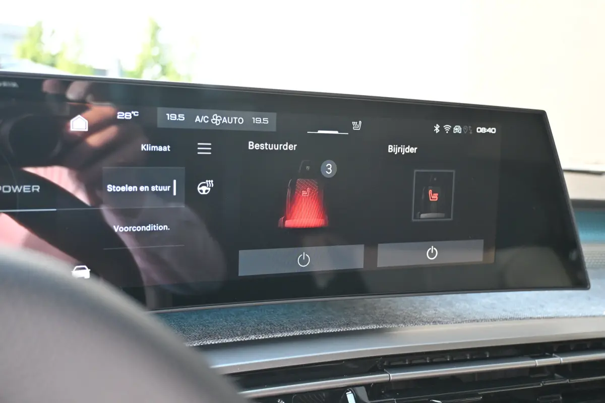 GT Long Range 230 97 kWh DEMO-DEAL! Direct Leverbaar! | Navigatie | Achteruitrijcamera | Climate Control | Apple Carplay & Android Auto | !!