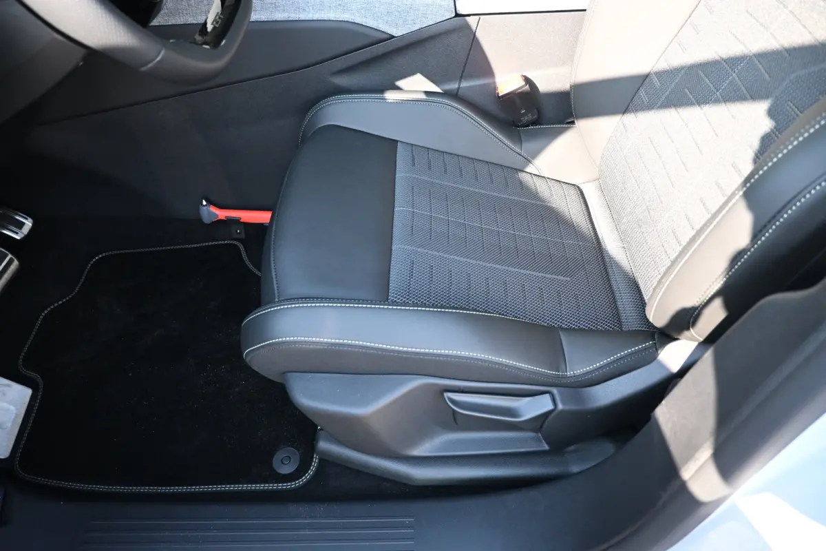 GT Long Range 230 97 kWh DEMO-DEAL! Direct Leverbaar! | Navigatie | Achteruitrijcamera | Climate Control | Apple Carplay & Android Auto | !!