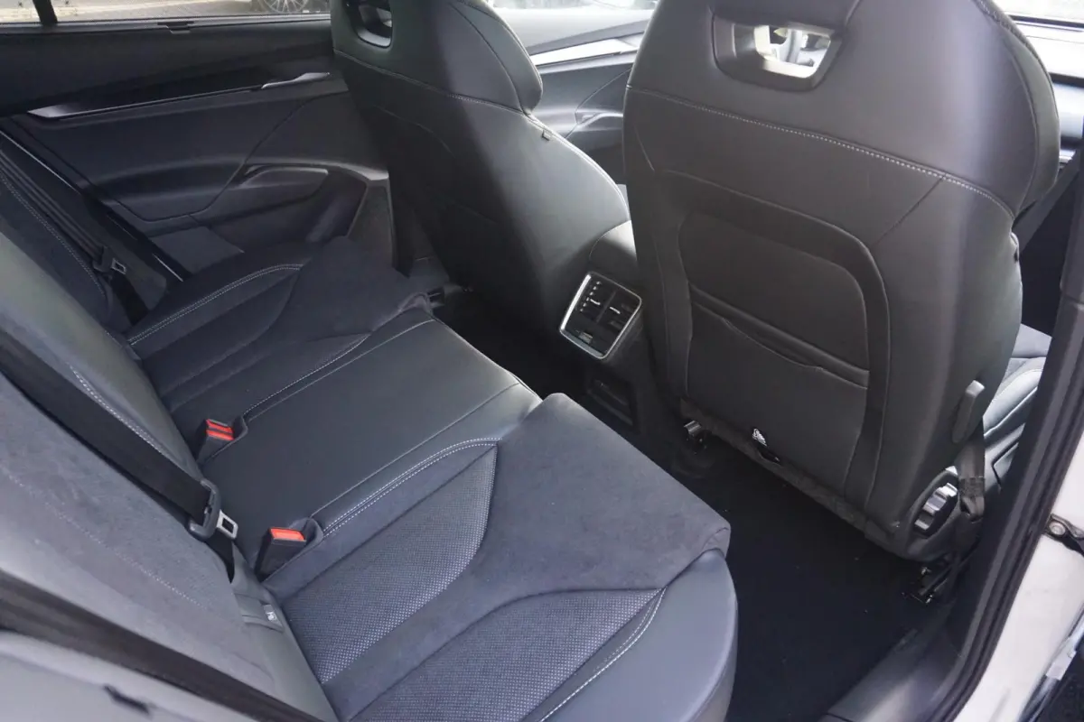 85 286pk Sportline | Business Upgrade Advanced | Panoramadak | Warmtepomp | Trekhaak