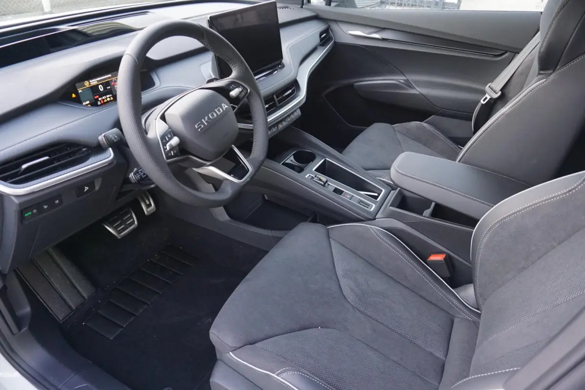 85 286pk Sportline | Business Upgrade Advanced | Panoramadak | Warmtepomp | Trekhaak