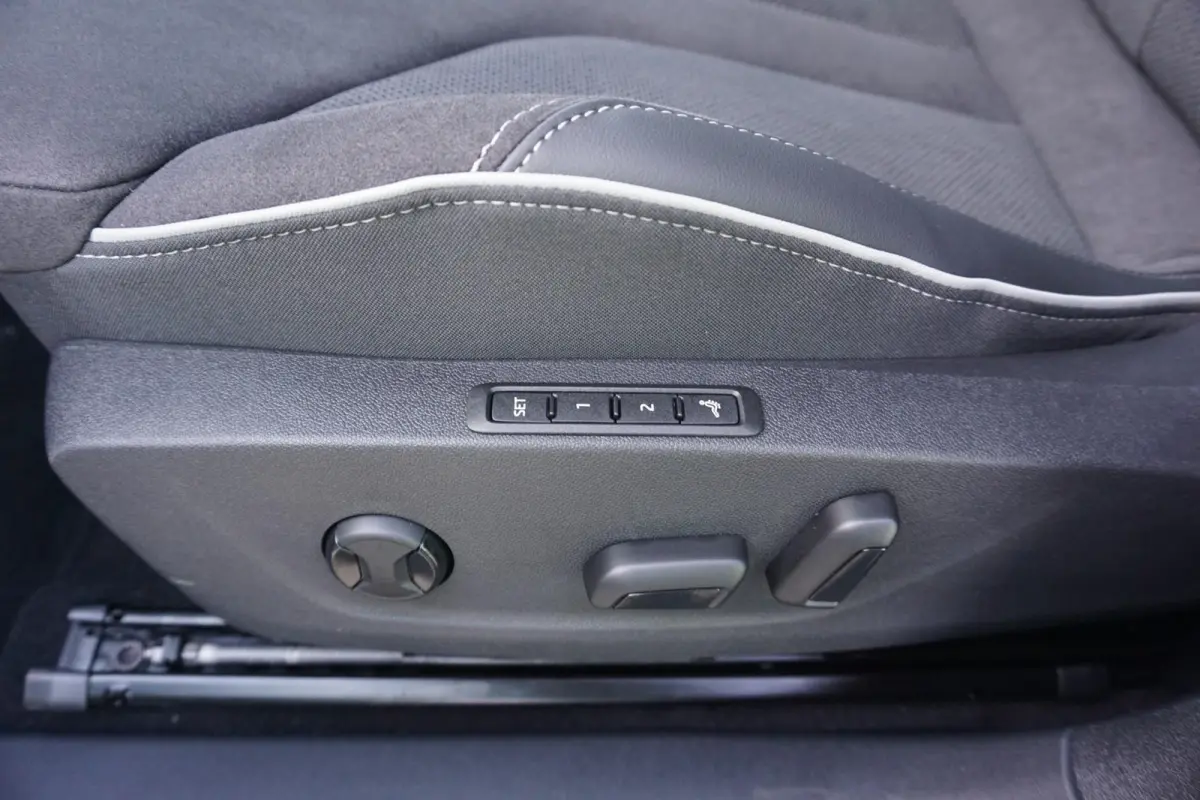 85 286pk Sportline | Business Upgrade Advanced | Panoramadak | Warmtepomp | Trekhaak