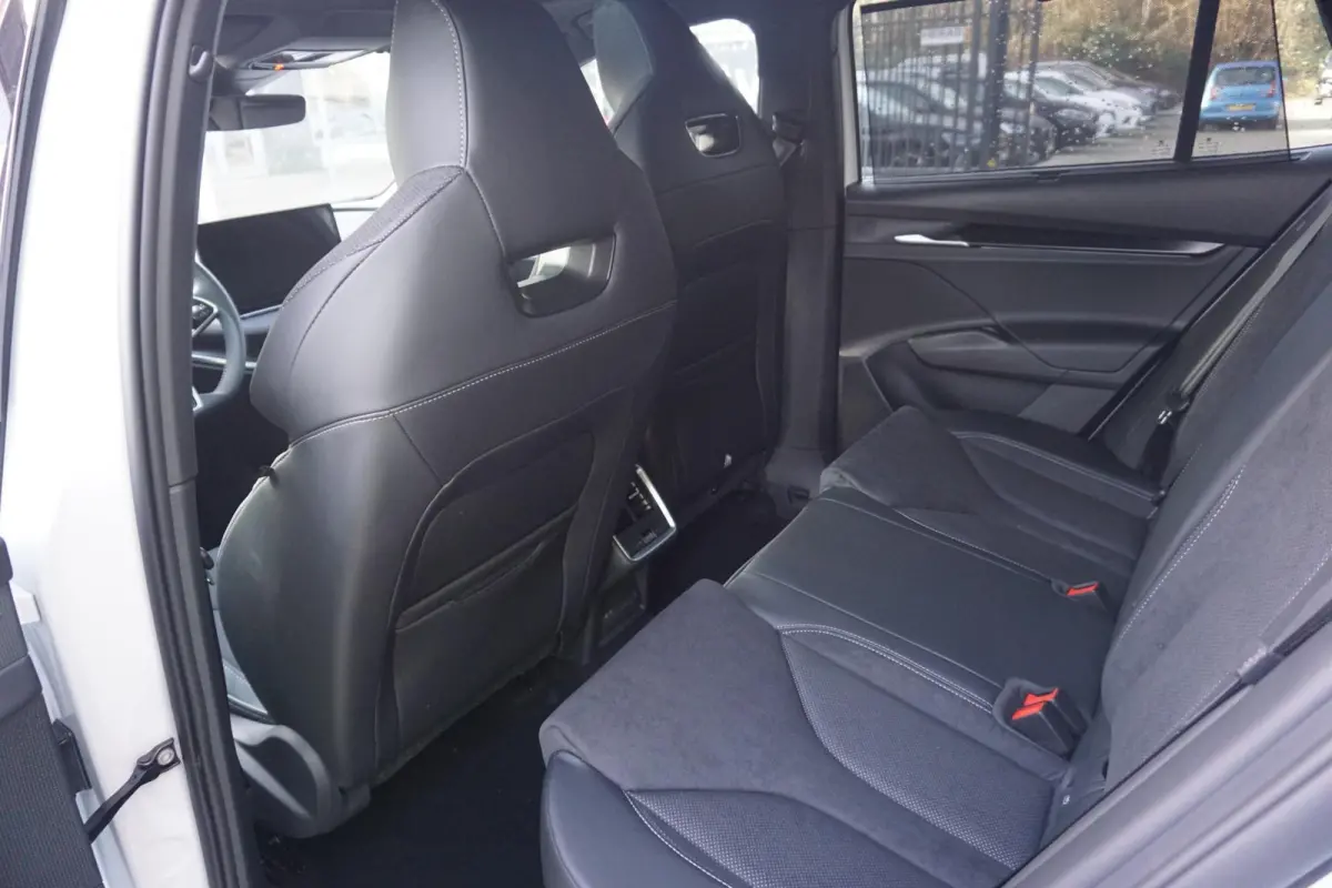85 286pk Sportline | Business Upgrade Advanced | Panoramadak | Warmtepomp | Trekhaak