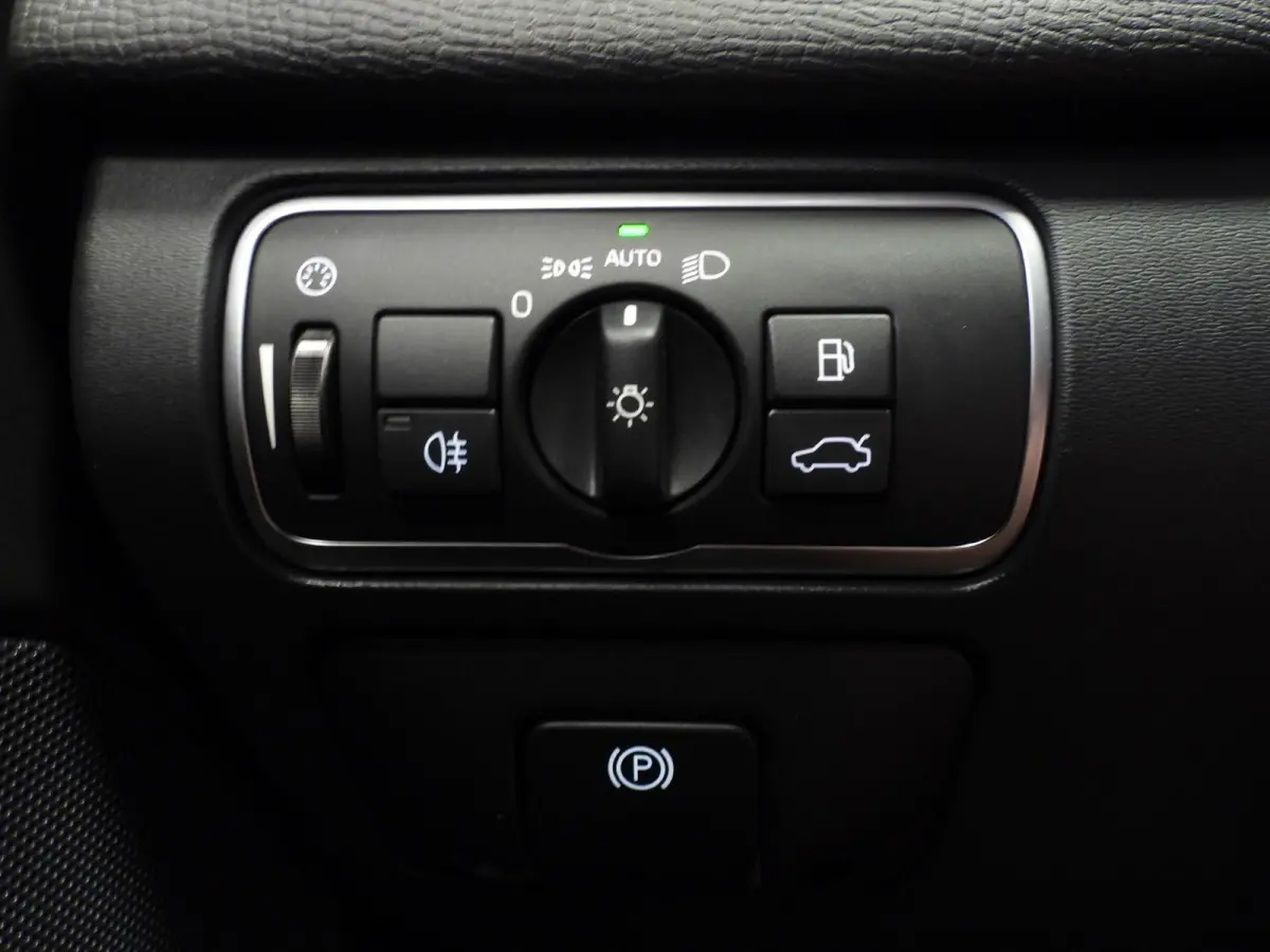 2.0 T5 Aut. FWD Polar+ LEER/SCHUIFDAK/TREKH./18"LMV!