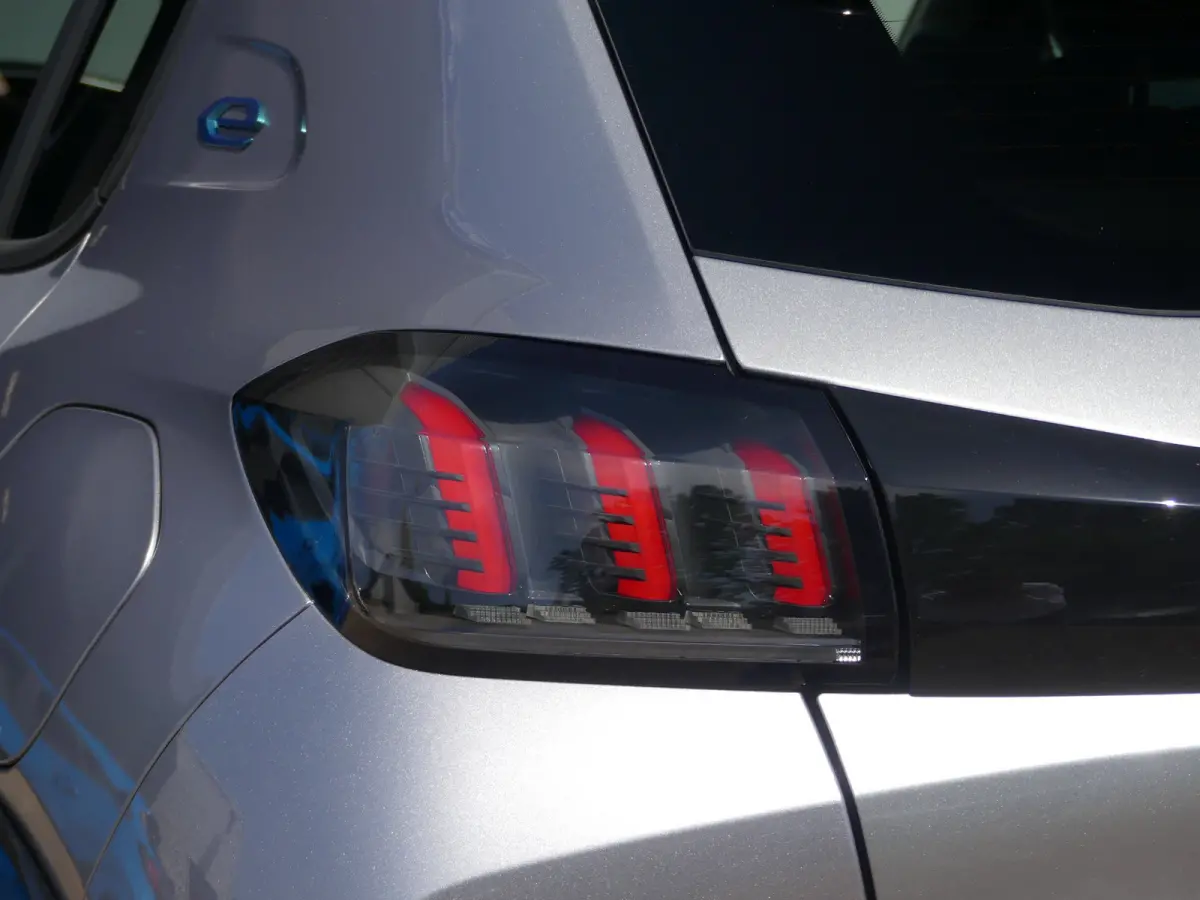 EV GT Pack 50 kWh | SOH 89% | ADAPTIVE CRUISE | DODEHOEKDETECTIE | CAMERA | PARKEERSENSOREN V+A | APPLE CARPLAY / ANDROID AUTO | NAVI | LMV 17" |