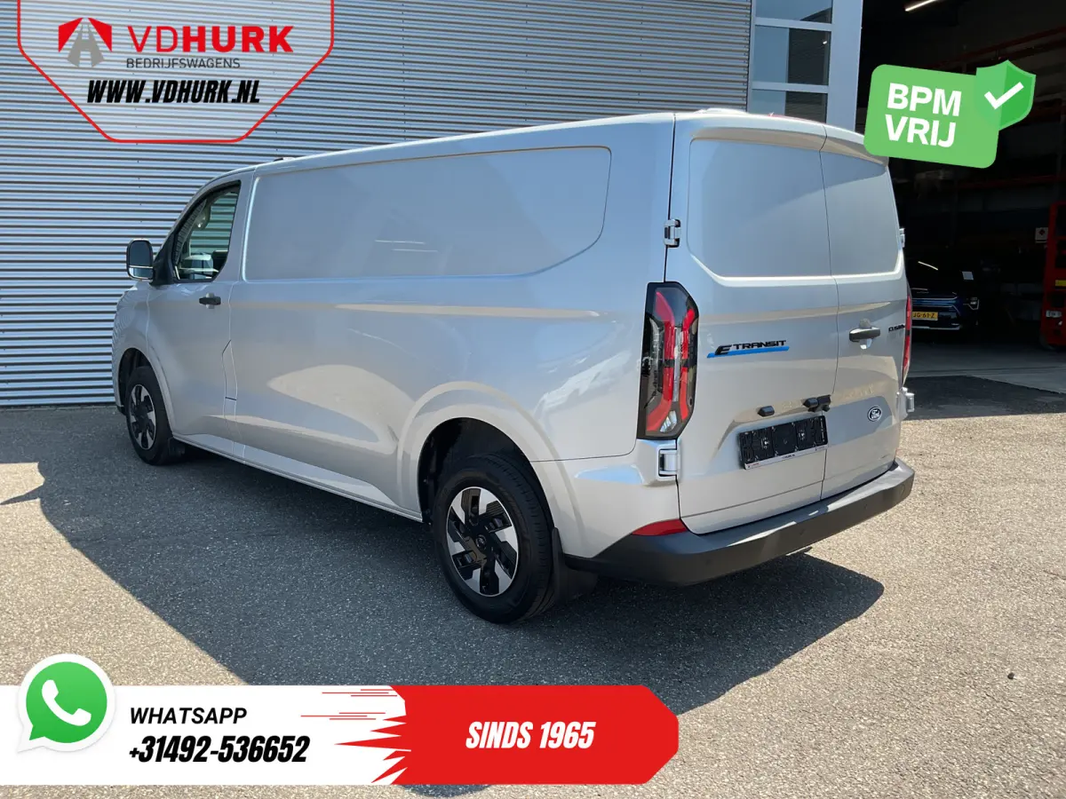 L2 65 kWh 330 km WLTP Garantie t/m 05-'29/ LED/ Snellader/ Standkachel/ Stoelverw./ Stuurverw./ Carplay/ Camera/ PDC/ Climate/ Cruise