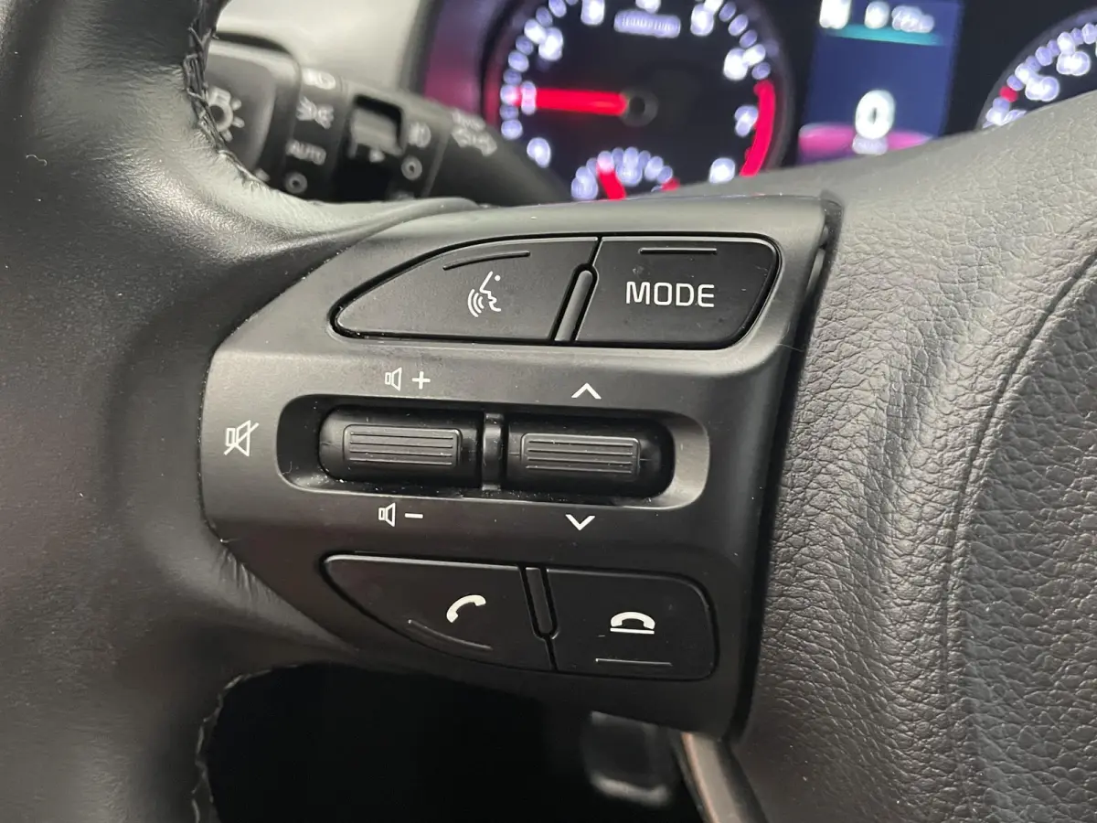 1.0 T-GDi MHEV DynamicPlusLine Navigatie Apple Carplay Android Auto Lichtmetalen Velgen Climate Control Cruise control Parkeer sensoren