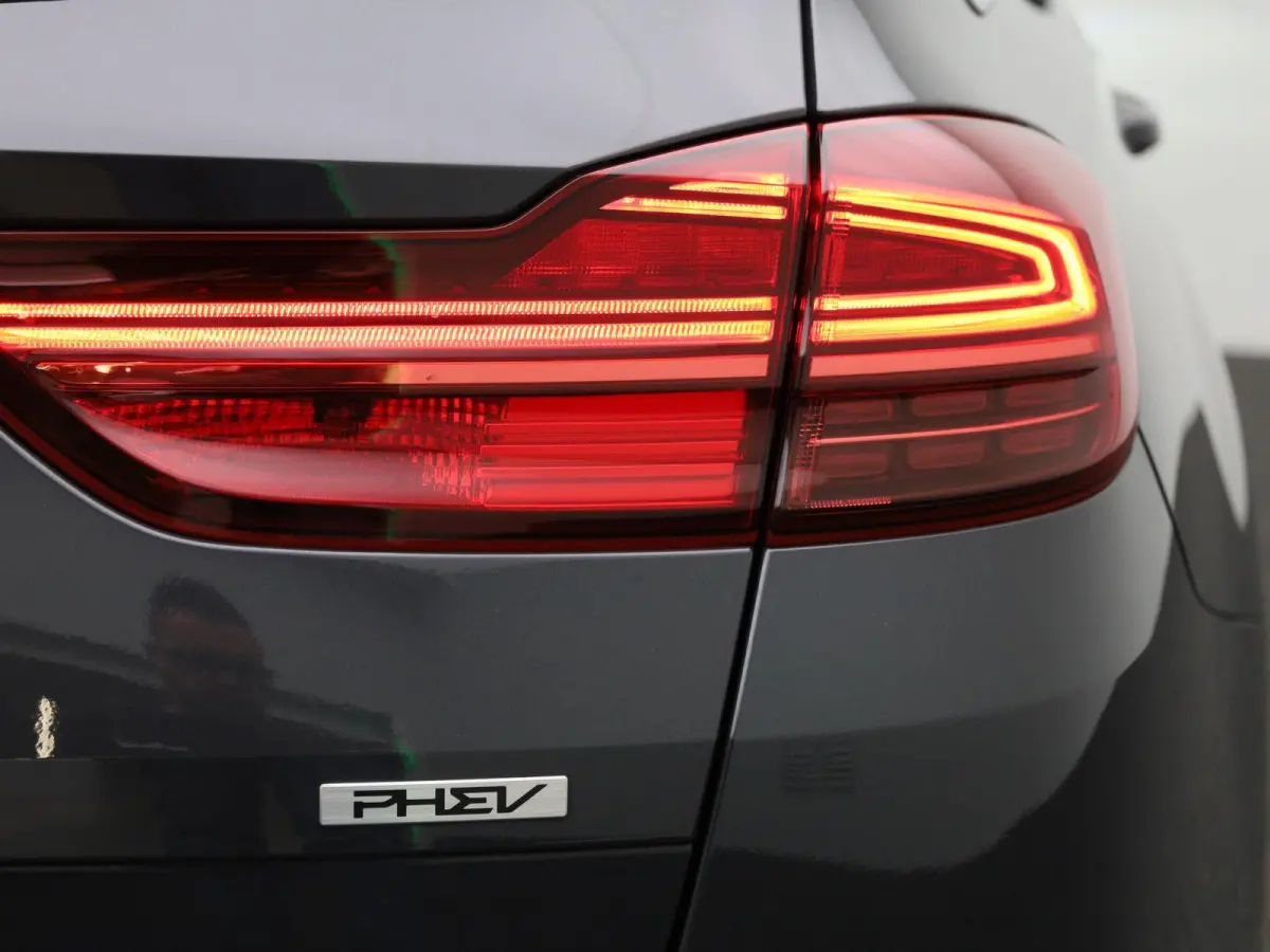 1.6 GDI PHEV DynamicLine | ACC | Achteruitrijcamera | Stoel + Stuurverwarming | Lane Assist | Blindspot | Keyless | Virtual Cockpit |