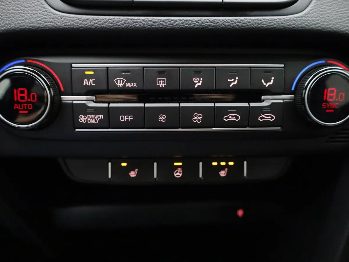 1.6 GDI PHEV DynamicLine | ACC | Achteruitrijcamera | Stoel + Stuurverwarming | Lane Assist | Blindspot | Keyless | Virtual Cockpit |