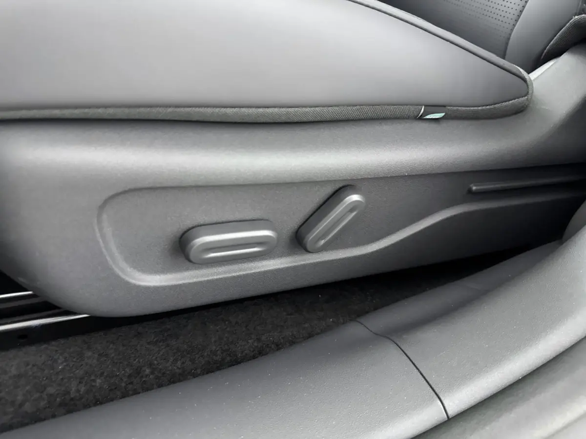 ProMax Design 67.1 kWh 218pk | Nieuw te bestellen | Leverbaar in meerdere kleuren | 481 km wltp actieradius | Navigatie | Panoramadak | 19" lichtmetalen velgen | Kunstlederen bekleding