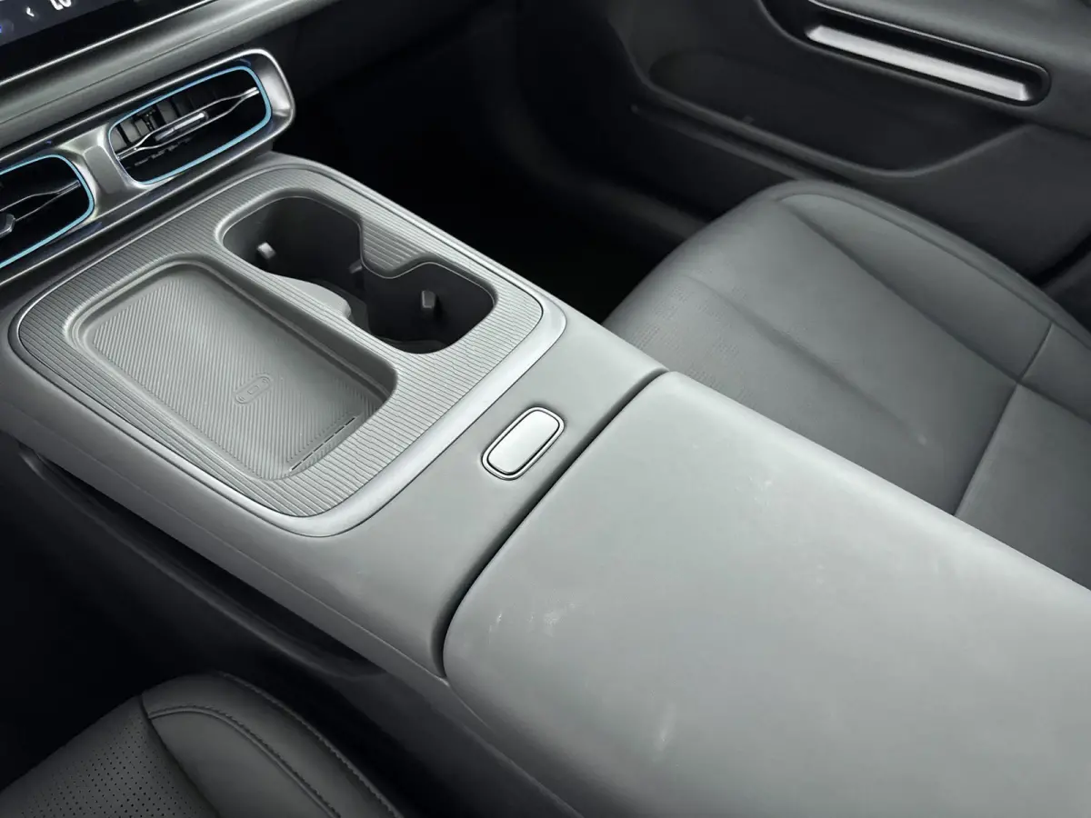 ProMax Design 67.1 kWh 218pk | Nieuw te bestellen | Leverbaar in meerdere kleuren | 481 km wltp actieradius | Navigatie | Panoramadak | 19" lichtmetalen velgen | Kunstlederen bekleding