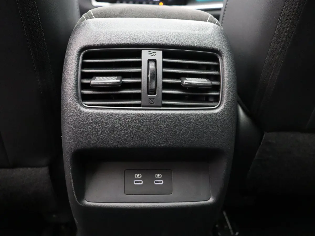 158pk MHEV Xtronic Tekna Plus | BOSE audio | Stoel, stuur en voorruitverwarming | Lederen bekleding | Elektrisch vertelbare voorstoelen | 360° camera | 20" LMV |
