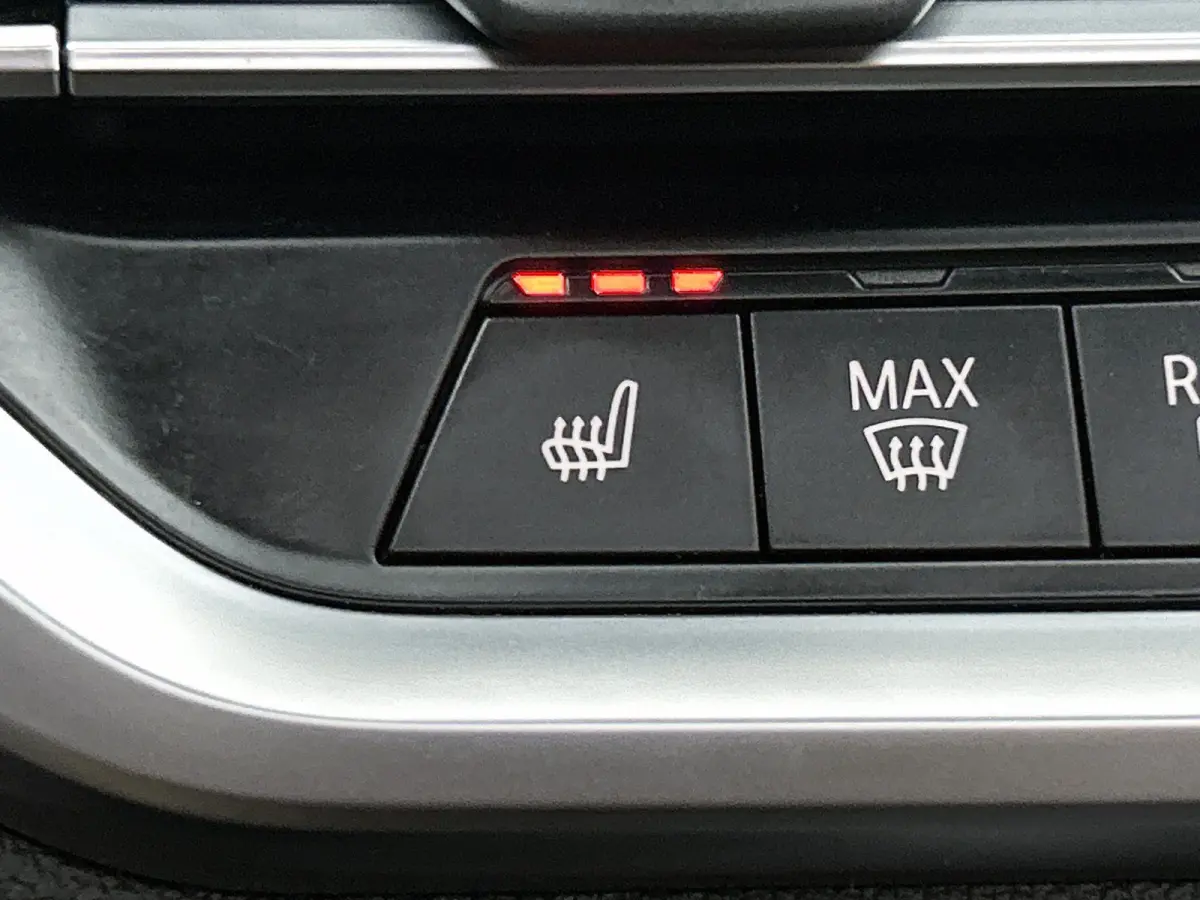 320e | M-SPORT | PANORAMADAK | STOELVERWARMING | NAVIGATIE | LEDER | ELEKTRISCHE ACHTERKLEP | ELEKTRISCHE STOEL |