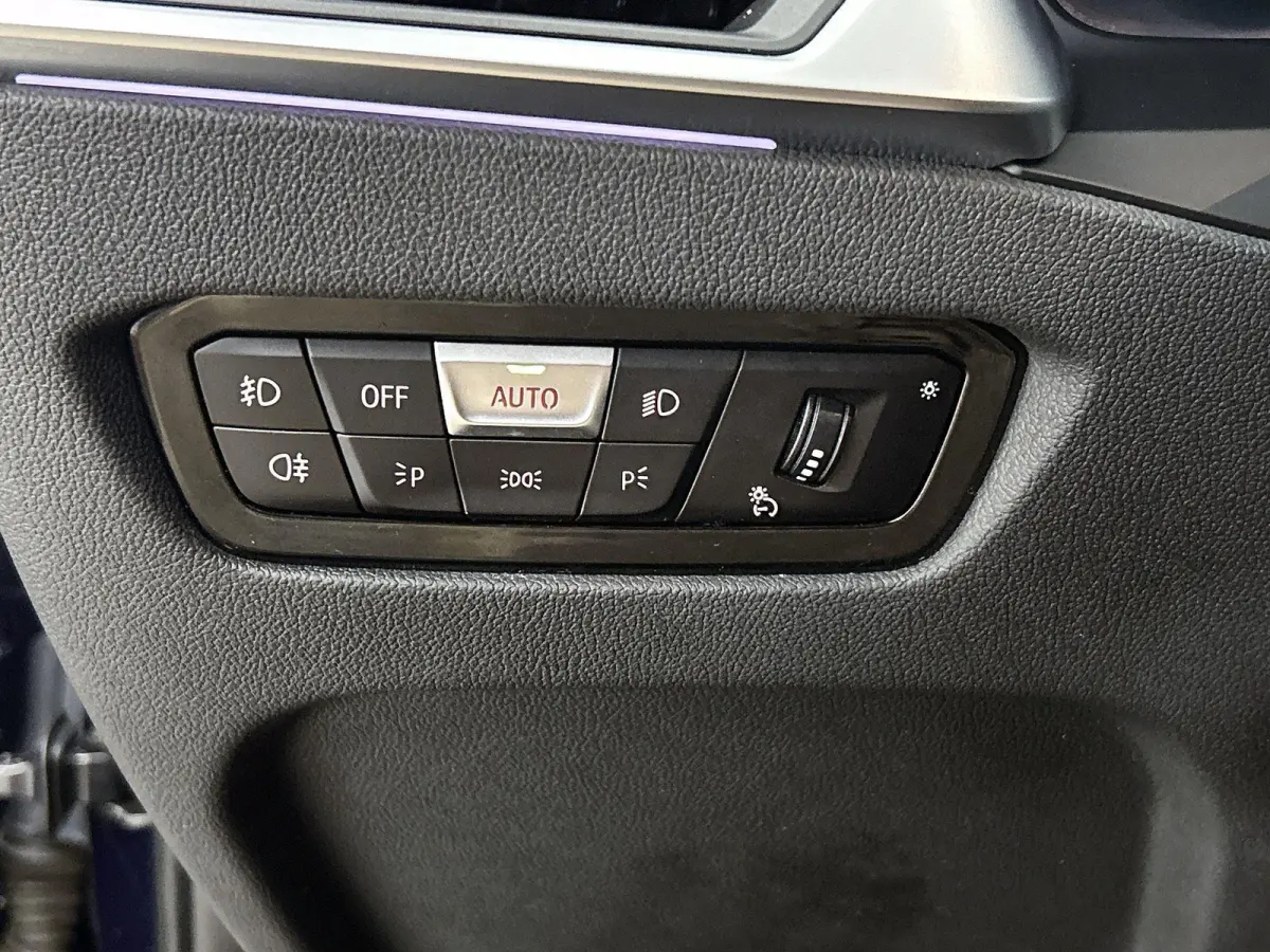 320e | M-SPORT | PANORAMADAK | STOELVERWARMING | NAVIGATIE | LEDER | ELEKTRISCHE ACHTERKLEP | ELEKTRISCHE STOEL |