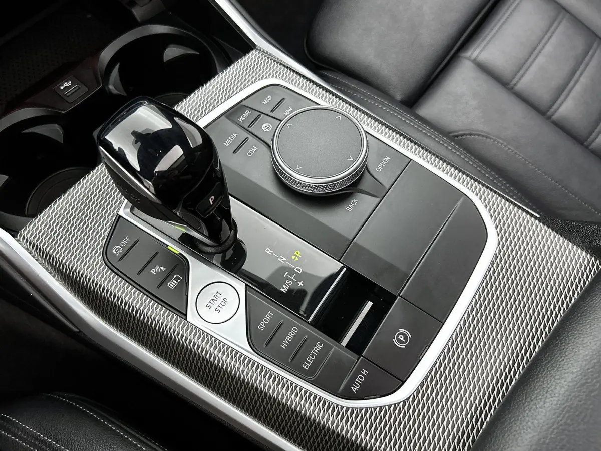 320e | M-SPORT | PANORAMADAK | STOELVERWARMING | NAVIGATIE | LEDER | ELEKTRISCHE ACHTERKLEP | ELEKTRISCHE STOEL |