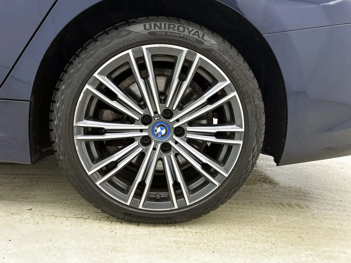 320e | M-SPORT | PANORAMADAK | STOELVERWARMING | NAVIGATIE | LEDER | ELEKTRISCHE ACHTERKLEP | ELEKTRISCHE STOEL |