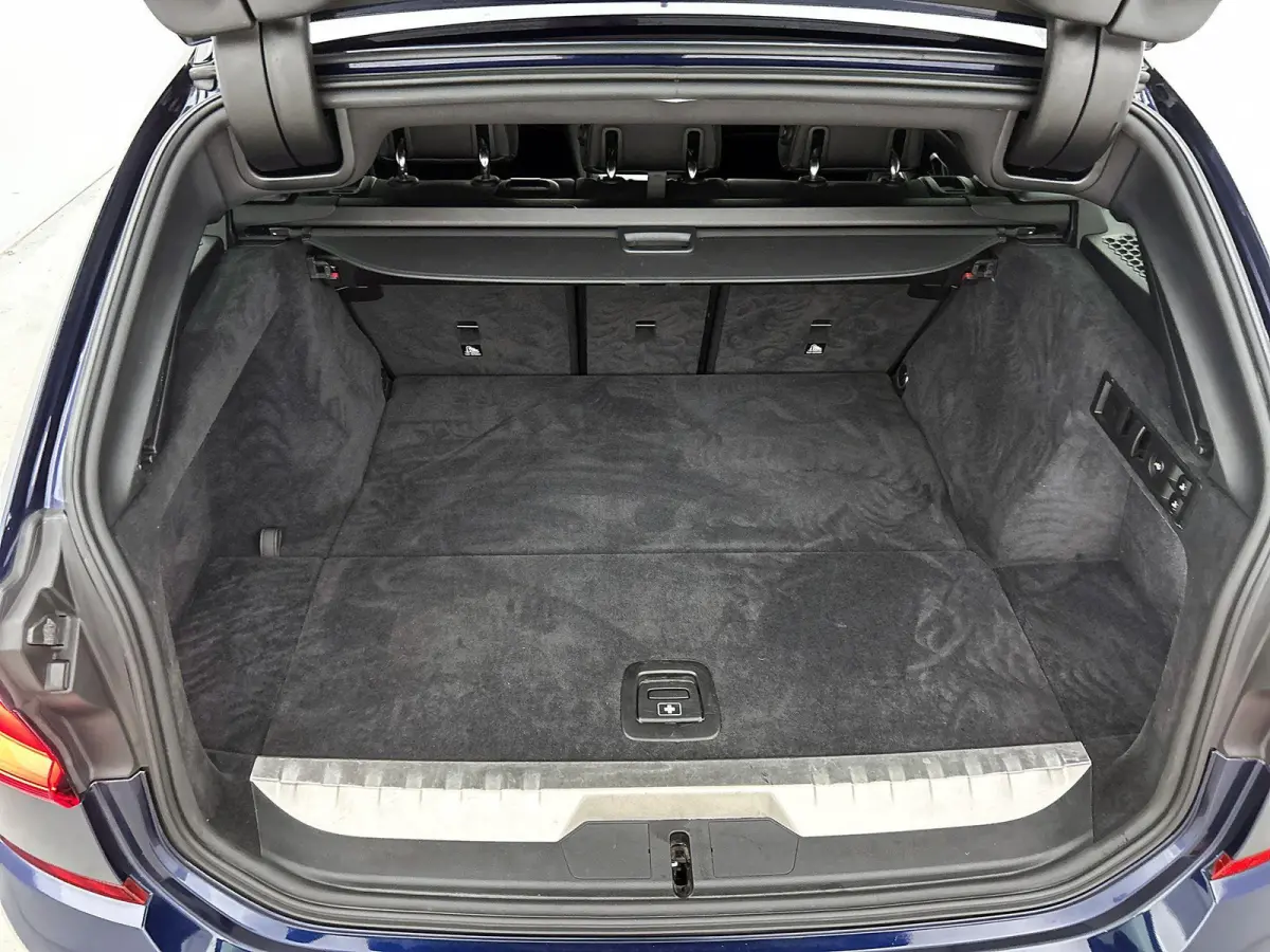 320e | M-SPORT | PANORAMADAK | STOELVERWARMING | NAVIGATIE | LEDER | ELEKTRISCHE ACHTERKLEP | ELEKTRISCHE STOEL |
