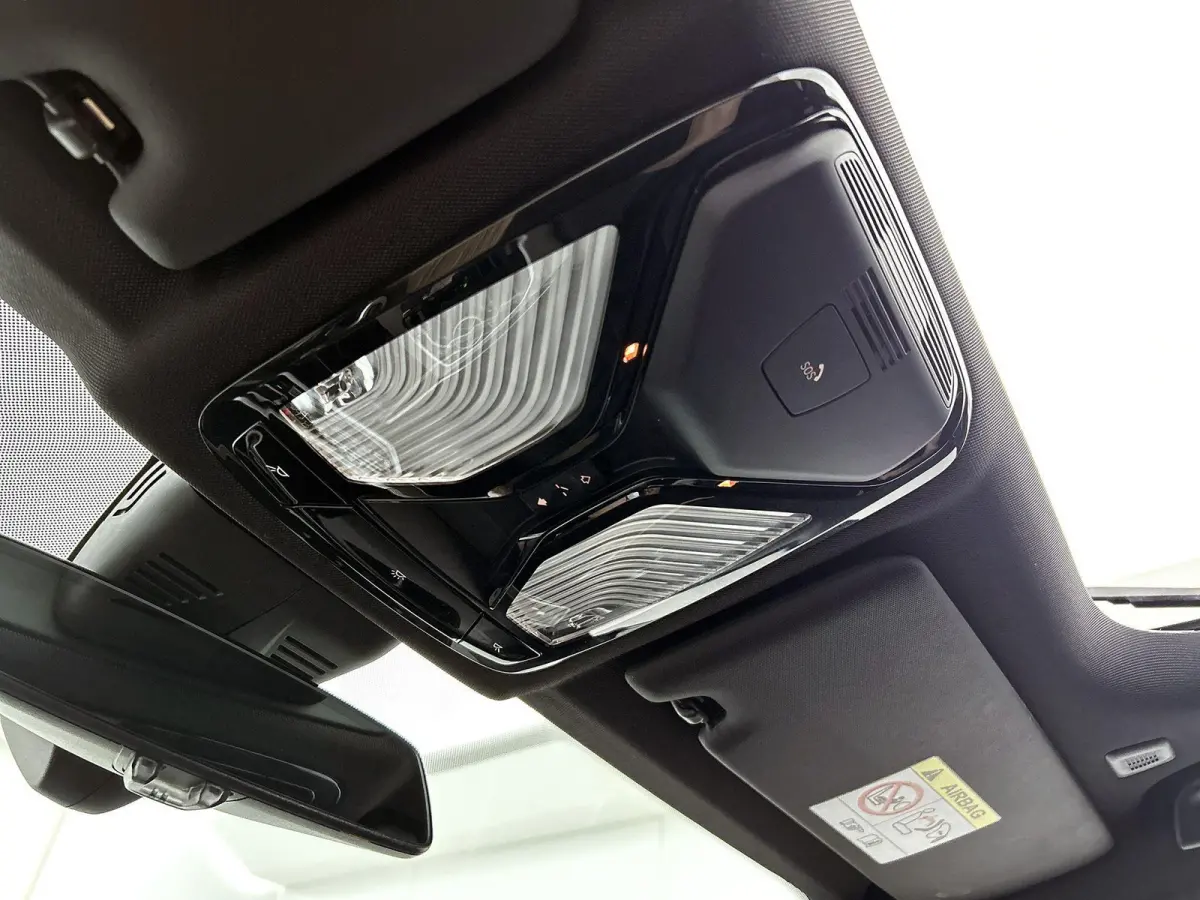 320e | M-SPORT | PANORAMADAK | STOELVERWARMING | NAVIGATIE | LEDER | ELEKTRISCHE ACHTERKLEP | ELEKTRISCHE STOEL |
