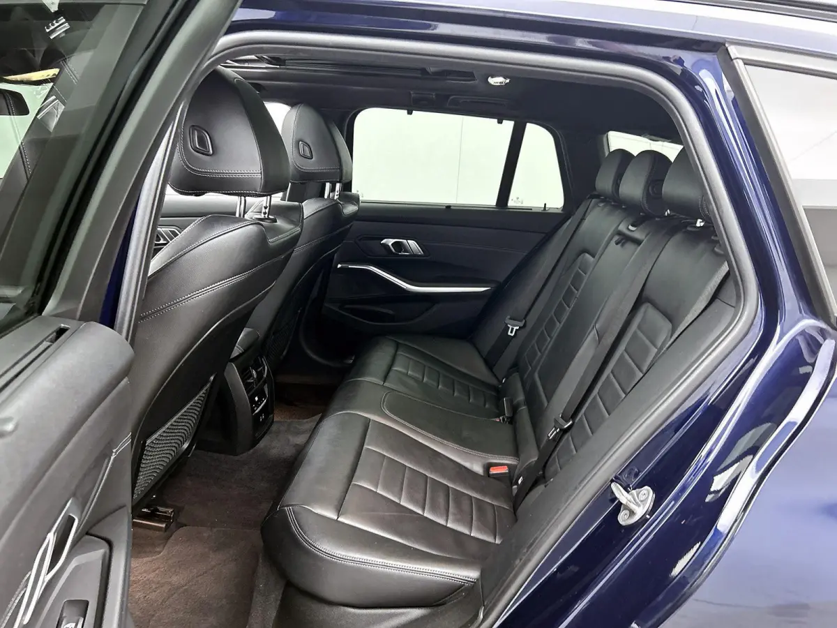 320e | M-SPORT | PANORAMADAK | STOELVERWARMING | NAVIGATIE | LEDER | ELEKTRISCHE ACHTERKLEP | ELEKTRISCHE STOEL |