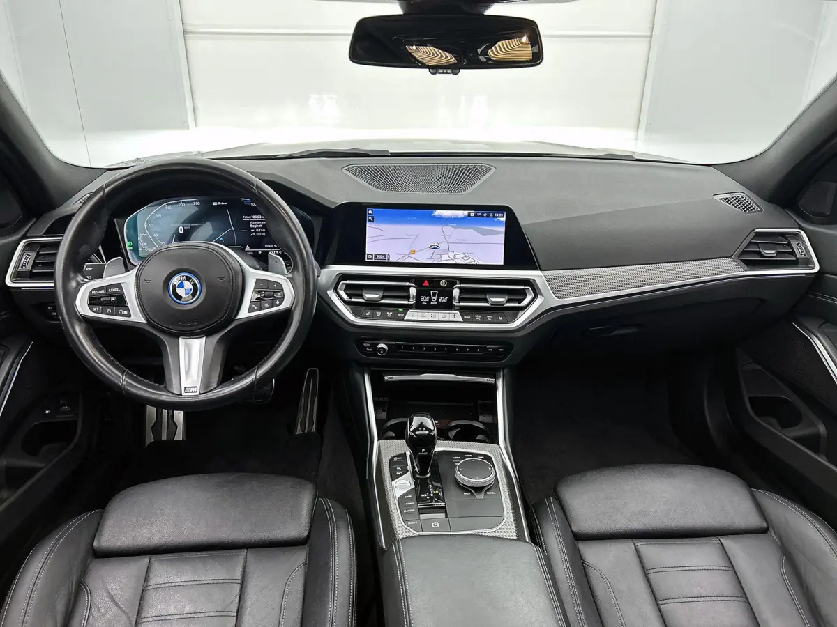 320e | M-SPORT | PANORAMADAK | STOELVERWARMING | NAVIGATIE | LEDER | ELEKTRISCHE ACHTERKLEP | ELEKTRISCHE STOEL |