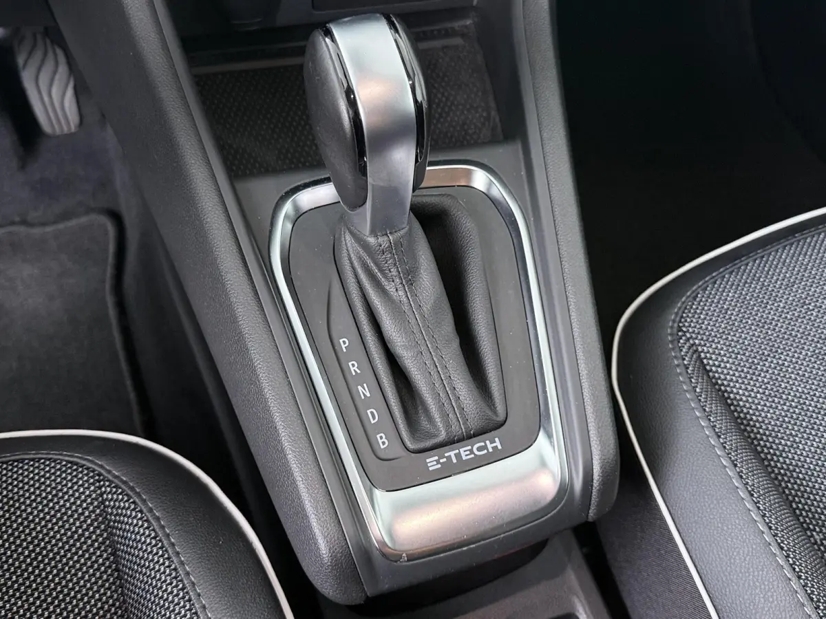 E-Tech Plug-in Hybrid 160 Intens | Automaat | Achteruitrijcamera | CarPlay | Trekhaak |