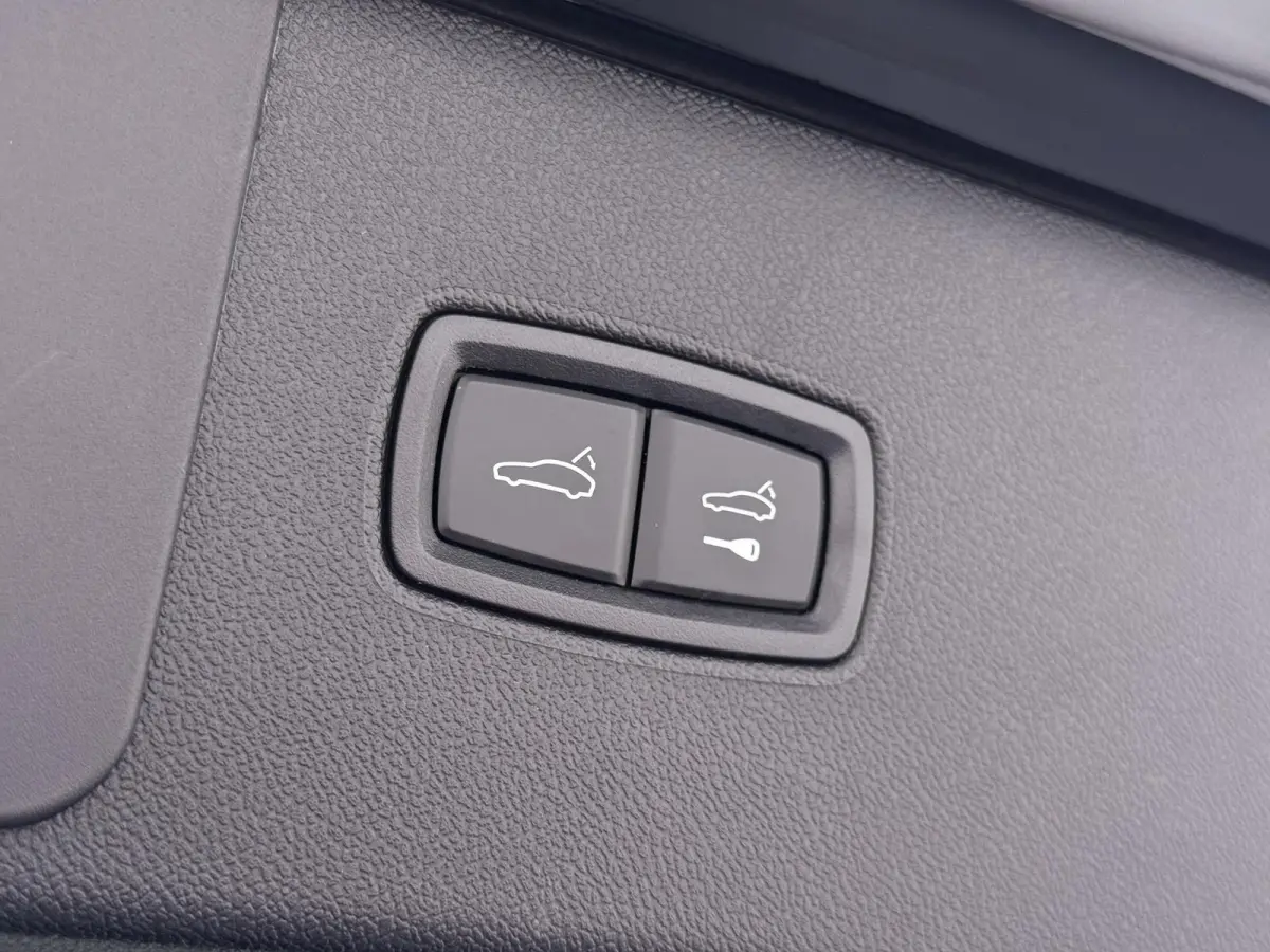 3.0 E-Hybrid Platinum Edition VAN:74.900,- VOOR:69.877,- UW HERFSTVOORDEEL:5.023,- MEM. SEATS | Luchtvering | pano | stoelverwarming + verkoeling | 360 camera | Bose | sportchrono | mega kna
