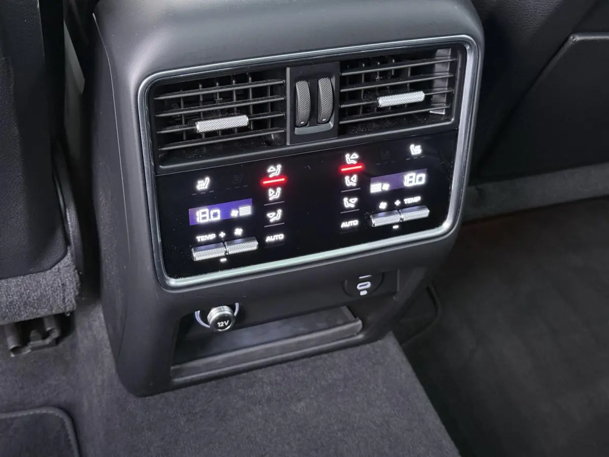3.0 E-Hybrid Platinum Edition VAN:74.900,- VOOR:69.877,- UW HERFSTVOORDEEL:5.023,- MEM. SEATS | Luchtvering | pano | stoelverwarming + verkoeling | 360 camera | Bose | sportchrono | mega kna