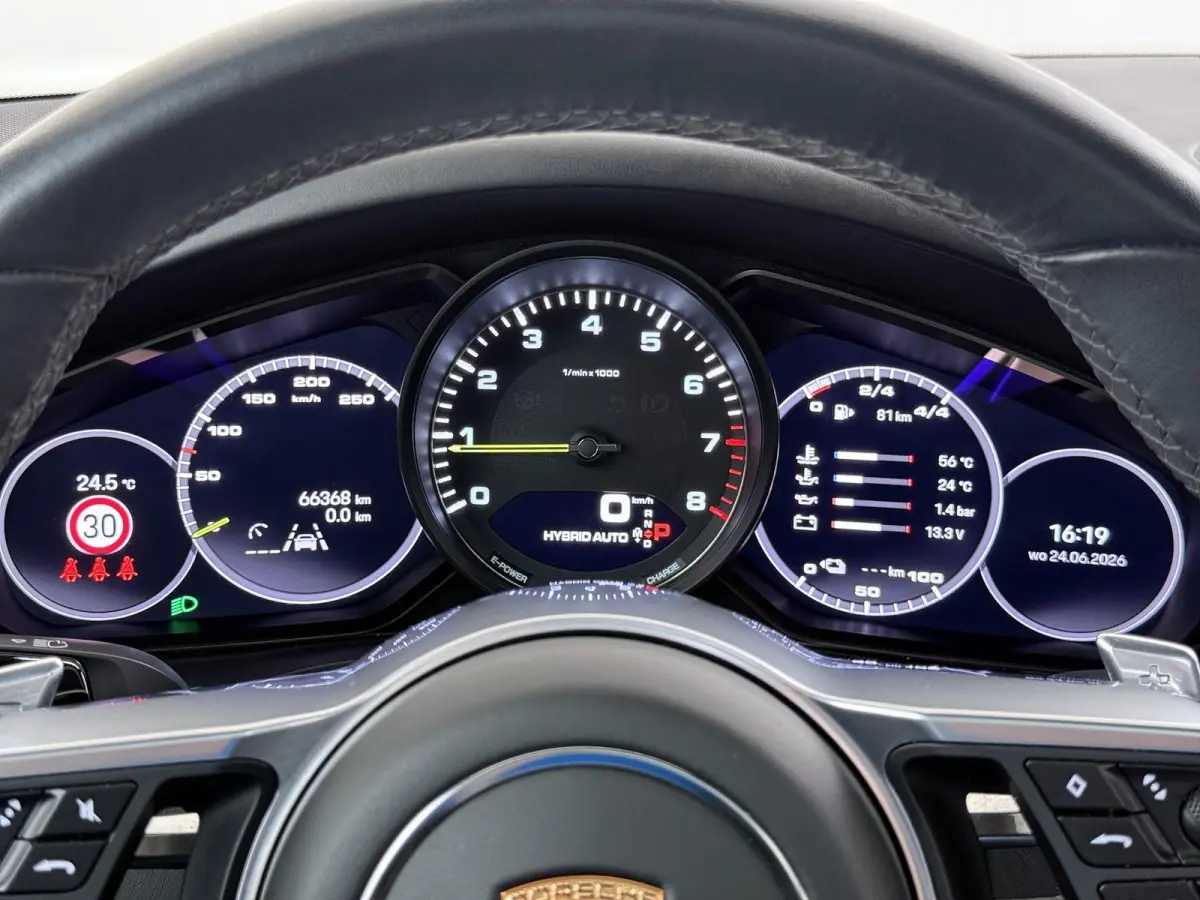3.0 E-Hybrid Platinum Edition VAN:74.900,- VOOR:69.877,- UW HERFSTVOORDEEL:5.023,- MEM. SEATS | Luchtvering | pano | stoelverwarming + verkoeling | 360 camera | Bose | sportchrono | mega kna