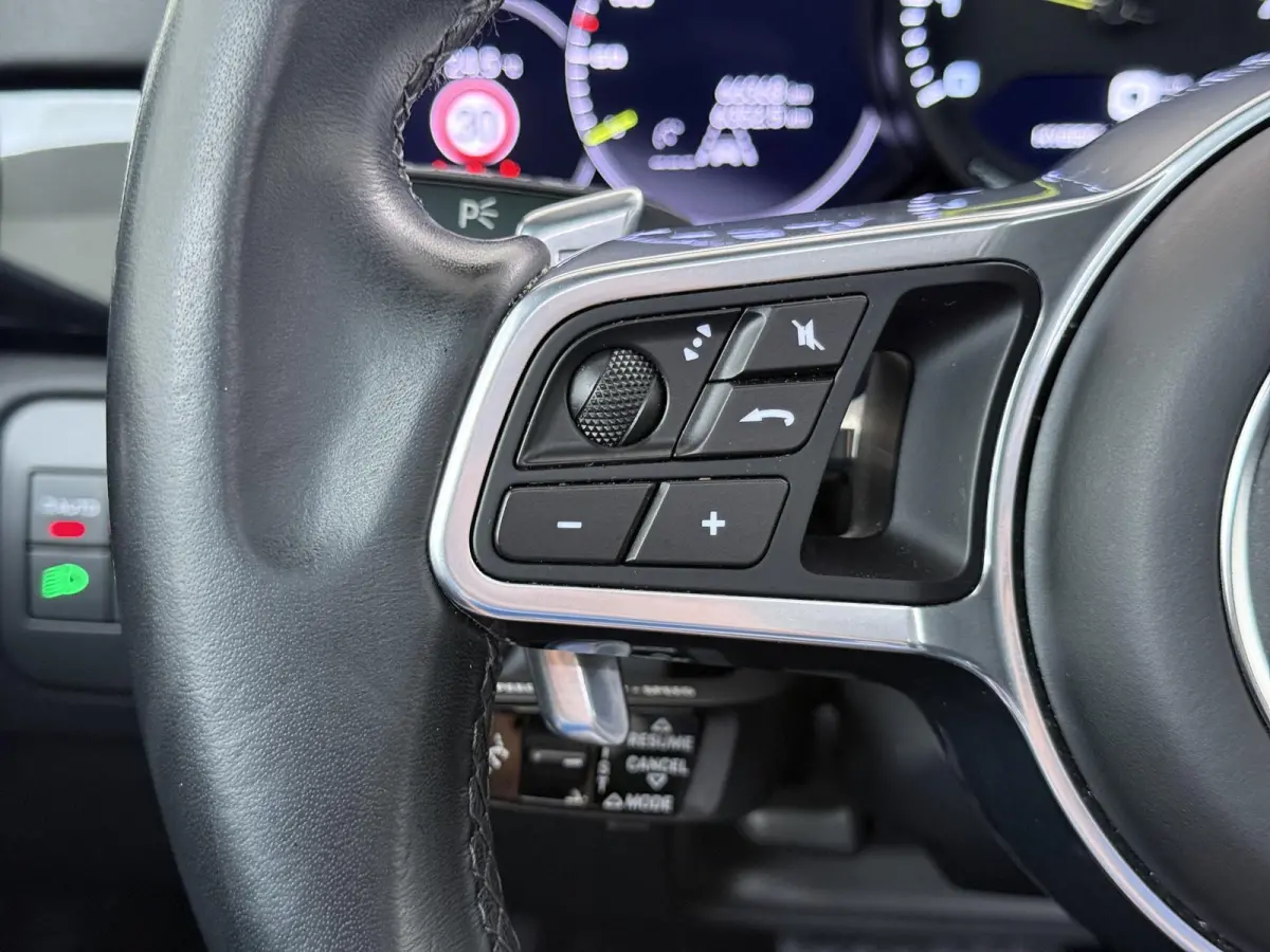 3.0 E-Hybrid Platinum Edition VAN:74.900,- VOOR:69.877,- UW HERFSTVOORDEEL:5.023,- MEM. SEATS | Luchtvering | pano | stoelverwarming + verkoeling | 360 camera | Bose | sportchrono | mega kna