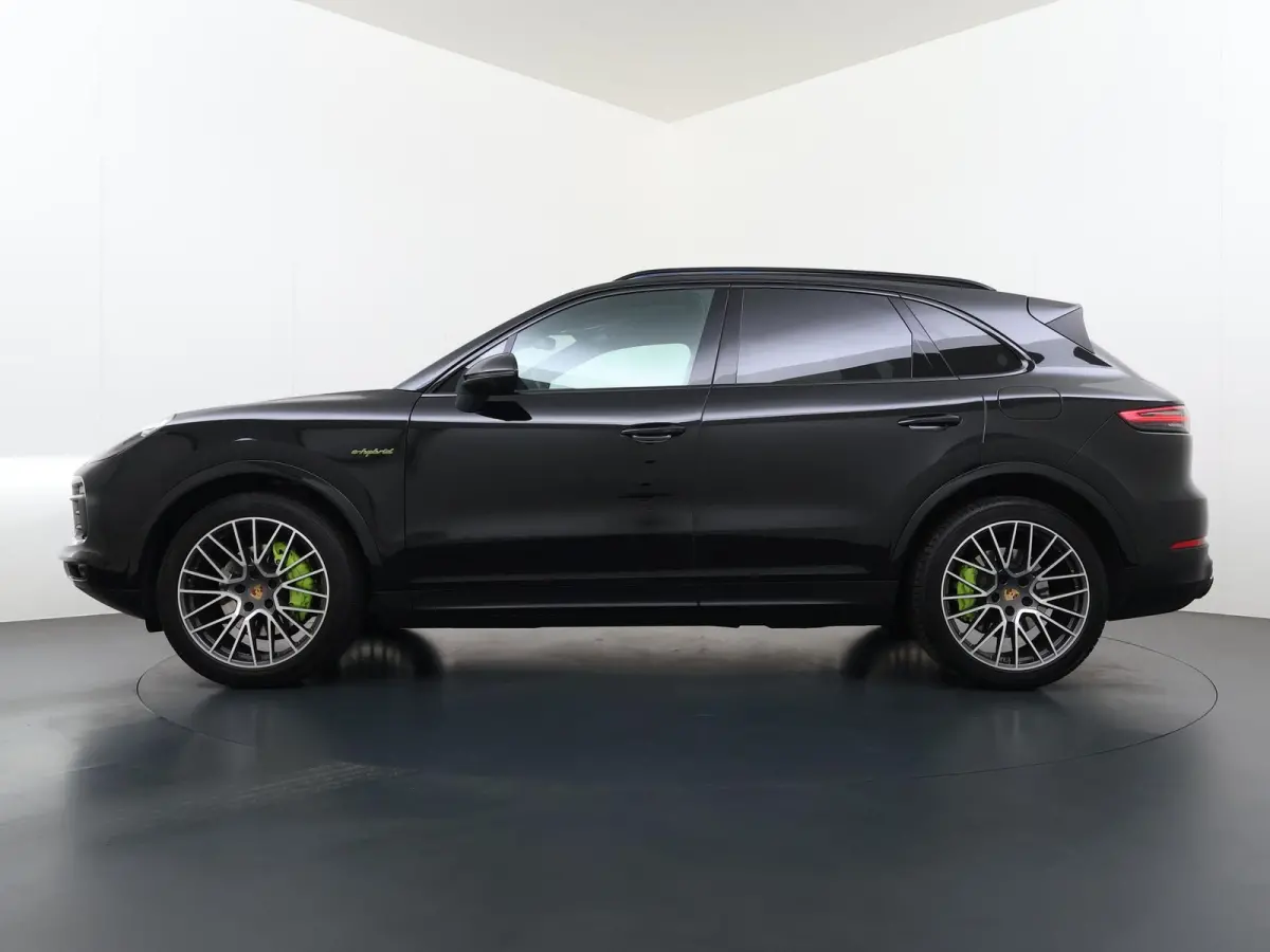 3.0 E-Hybrid Platinum Edition VAN:74.900,- VOOR:69.877,- UW HERFSTVOORDEEL:5.023,- MEM. SEATS | Luchtvering | pano | stoelverwarming + verkoeling | 360 camera | Bose | sportchrono | mega kna