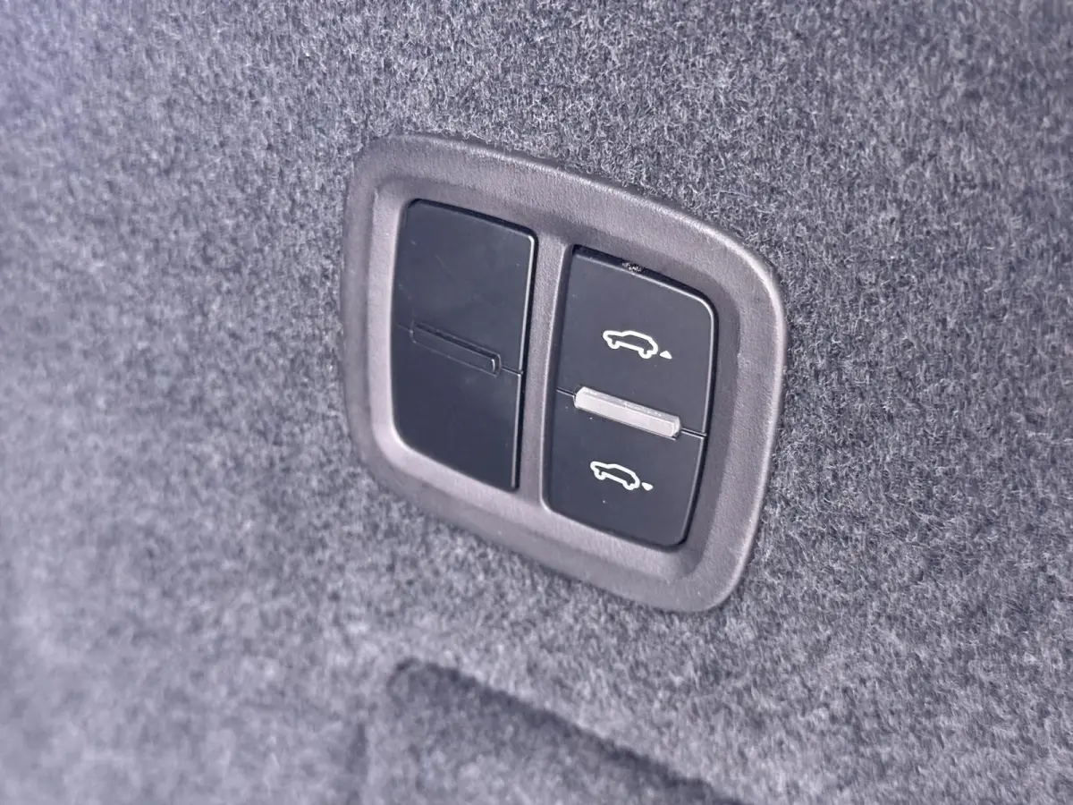 3.0 E-Hybrid Platinum Edition VAN:74.900,- VOOR:69.877,- UW HERFSTVOORDEEL:5.023,- MEM. SEATS | Luchtvering | pano | stoelverwarming + verkoeling | 360 camera | Bose | sportchrono | mega kna