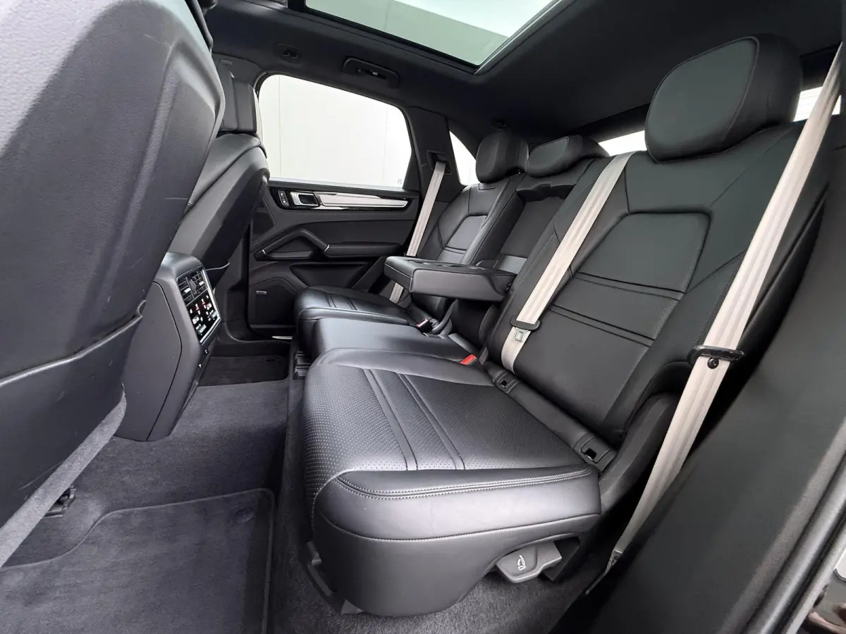3.0 E-Hybrid Platinum Edition VAN:74.900,- VOOR:69.877,- UW HERFSTVOORDEEL:5.023,- MEM. SEATS | Luchtvering | pano | stoelverwarming + verkoeling | 360 camera | Bose | sportchrono | mega kna
