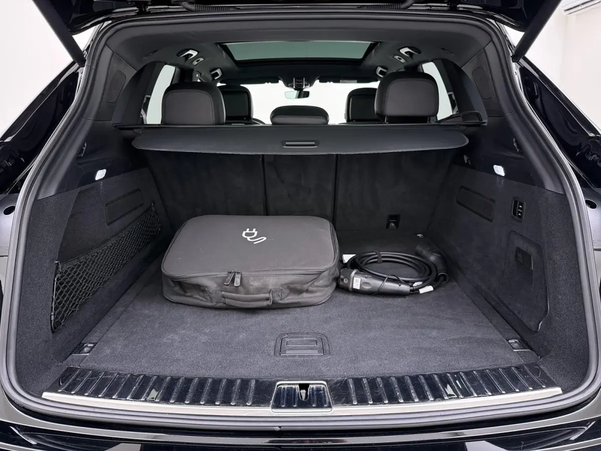 3.0 E-Hybrid Platinum Edition VAN:74.900,- VOOR:69.877,- UW HERFSTVOORDEEL:5.023,- MEM. SEATS | Luchtvering | pano | stoelverwarming + verkoeling | 360 camera | Bose | sportchrono | mega kna