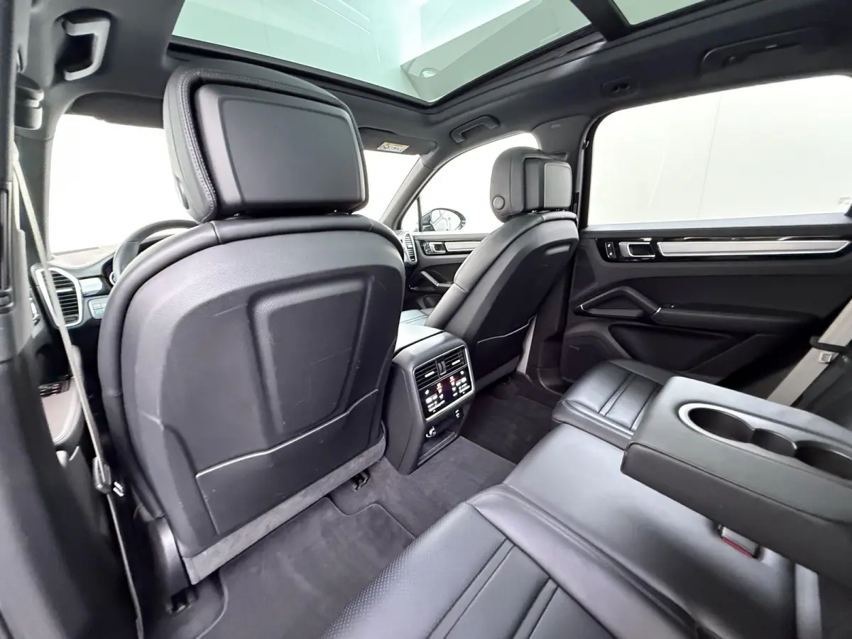 3.0 E-Hybrid Platinum Edition VAN:74.900,- VOOR:69.877,- UW HERFSTVOORDEEL:5.023,- MEM. SEATS | Luchtvering | pano | stoelverwarming + verkoeling | 360 camera | Bose | sportchrono | mega kna