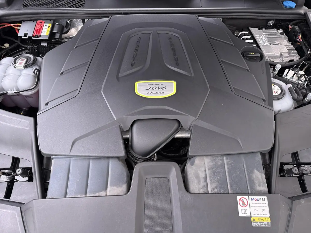 3.0 E-Hybrid Platinum Edition VAN:74.900,- VOOR:69.877,- UW HERFSTVOORDEEL:5.023,- MEM. SEATS | Luchtvering | pano | stoelverwarming + verkoeling | 360 camera | Bose | sportchrono | mega kna