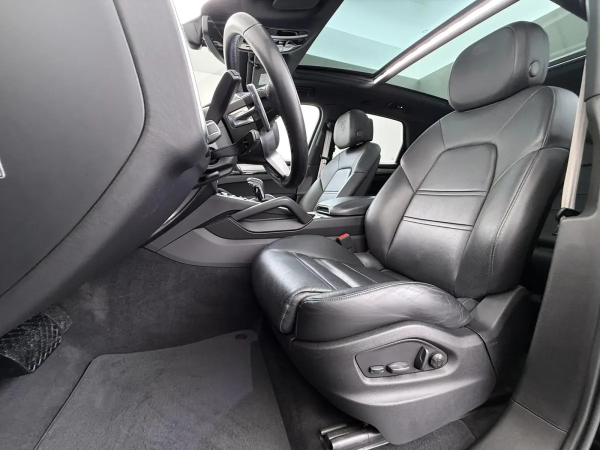 3.0 E-Hybrid Platinum Edition VAN:74.900,- VOOR:69.877,- UW HERFSTVOORDEEL:5.023,- MEM. SEATS | Luchtvering | pano | stoelverwarming + verkoeling | 360 camera | Bose | sportchrono | mega kna