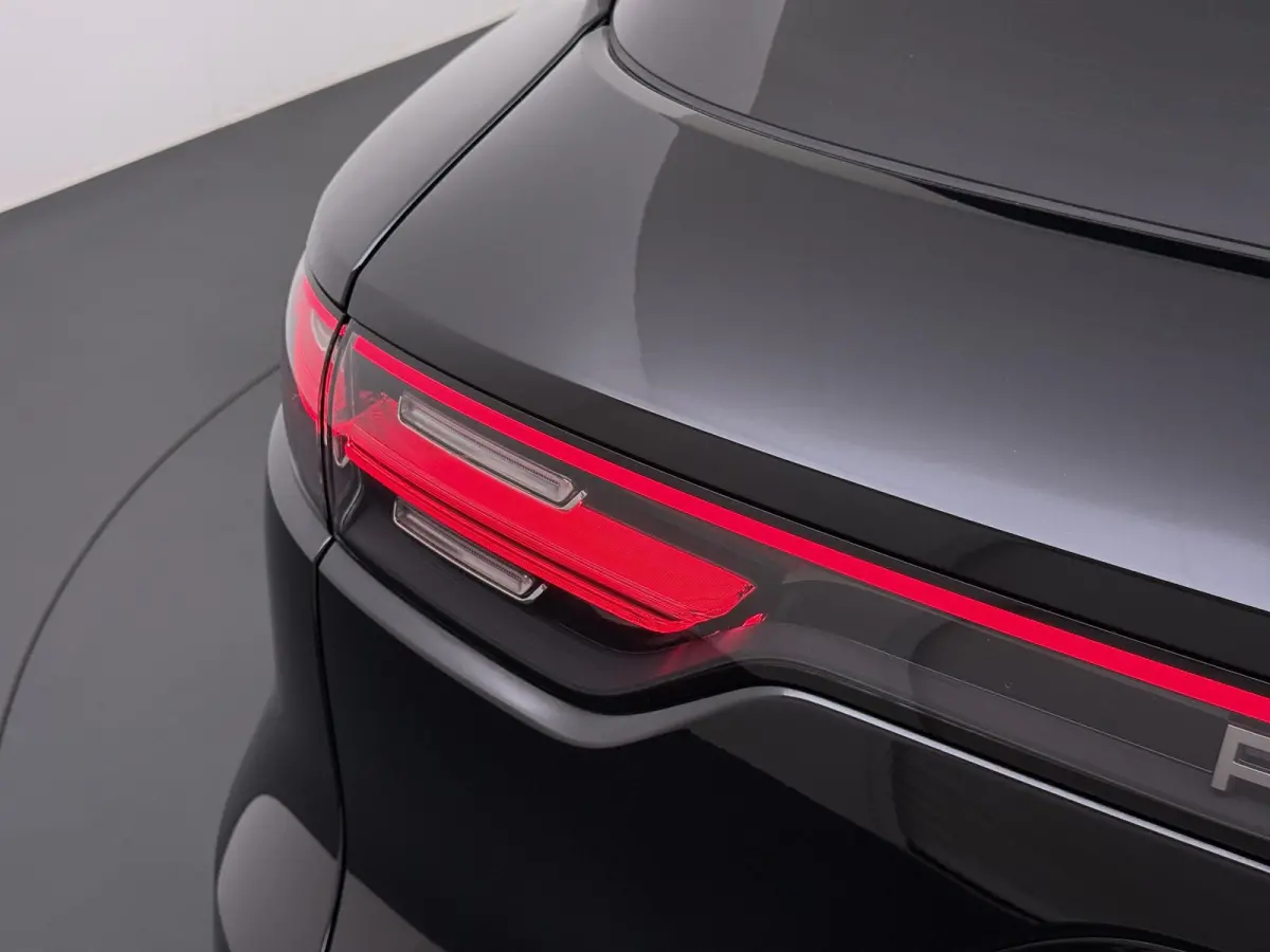 3.0 E-Hybrid Platinum Edition VAN:74.900,- VOOR:69.877,- UW HERFSTVOORDEEL:5.023,- MEM. SEATS | Luchtvering | pano | stoelverwarming + verkoeling | 360 camera | Bose | sportchrono | mega kna
