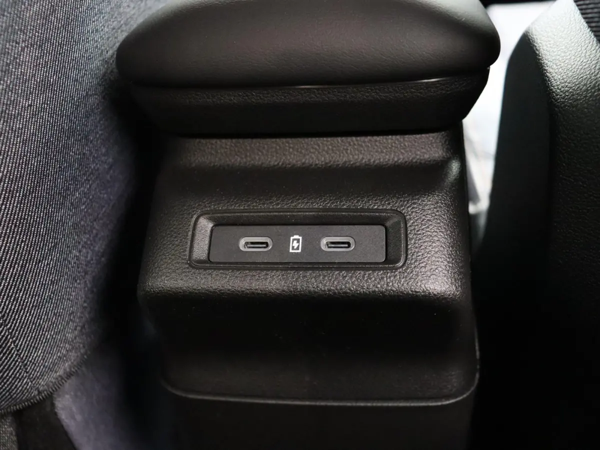 comfort range techno 52 kWh | Vijf jaar garantie | Stoel- en stuurwielverwarming | Adaptieve cruise control | 18" Lichtmetalen velgen |