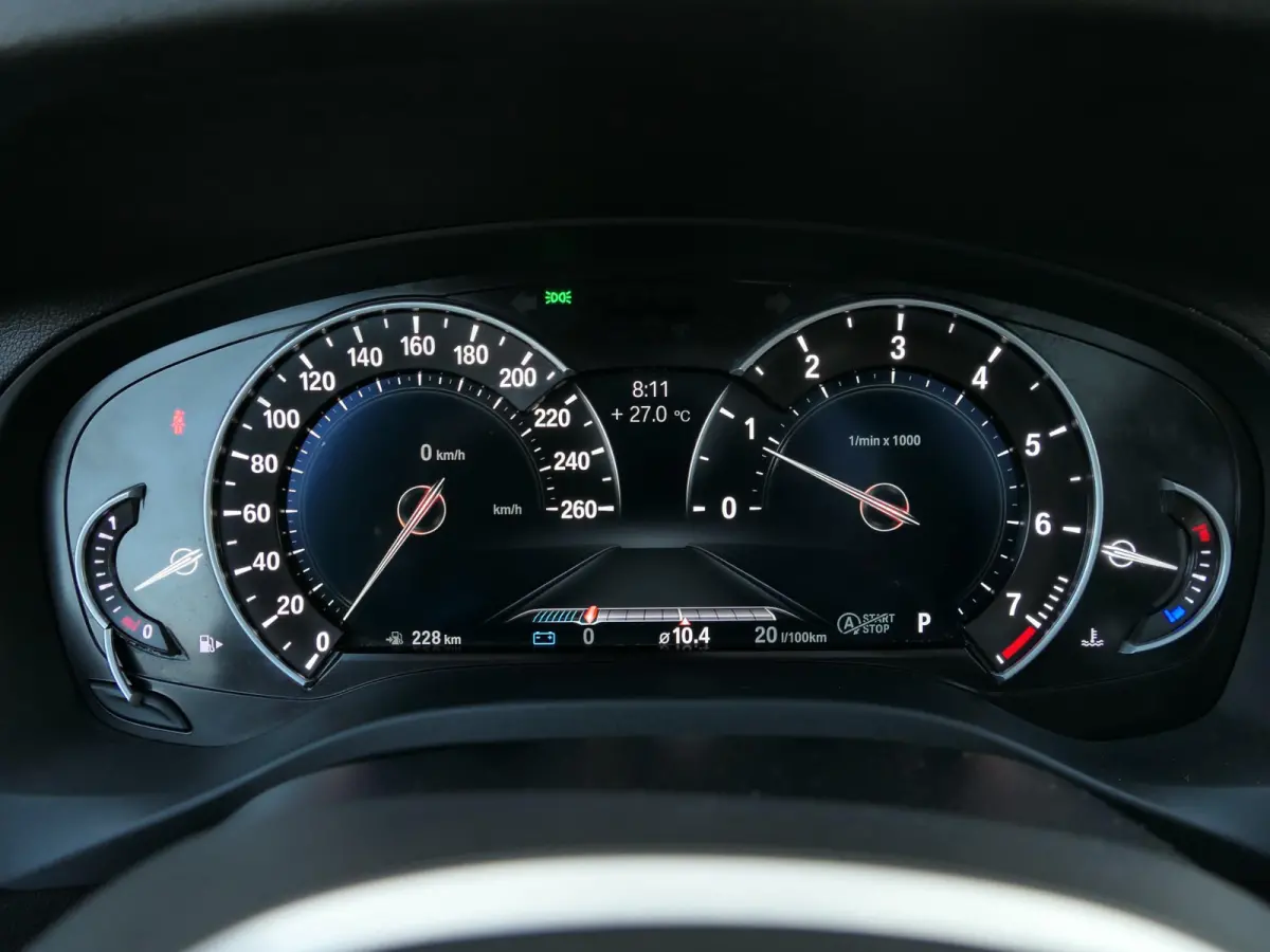 xDrive30i M-Sport High Executive | Shadow line | Panoramadak | 360°-camera | Trekhaak uitklapbaar | Draadloze telefoonlader | Elektrische achterklep | Stoelverwarming | Groot multimediasche