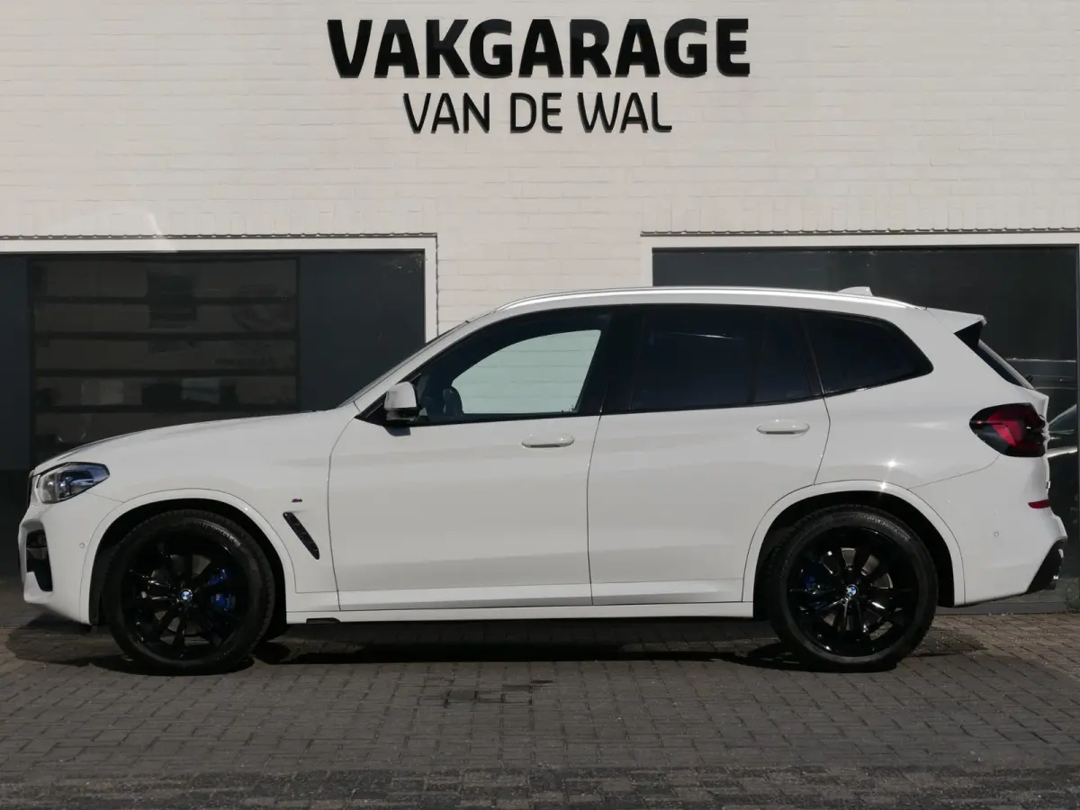 xDrive30i M-Sport High Executive | Shadow line | Panoramadak | 360°-camera | Trekhaak uitklapbaar | Draadloze telefoonlader | Elektrische achterklep | Stoelverwarming | Groot multimediasche