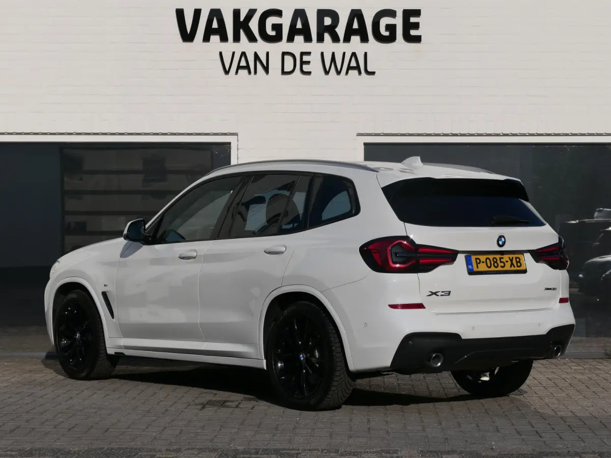 xDrive30i M-Sport High Executive | Shadow line | Panoramadak | 360°-camera | Trekhaak uitklapbaar | Draadloze telefoonlader | Elektrische achterklep | Stoelverwarming | Groot multimediasche