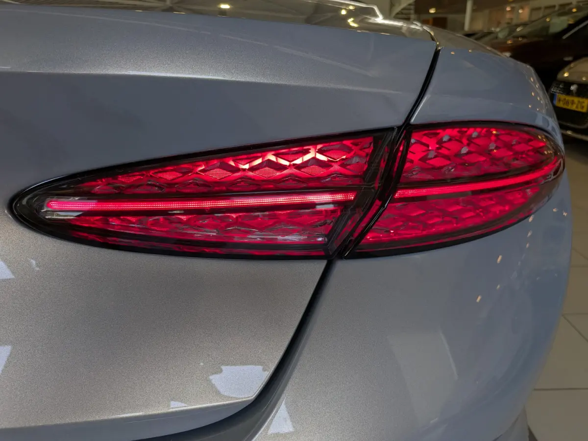 4.0 V8 Hybrid Mulliner First 1 Edition