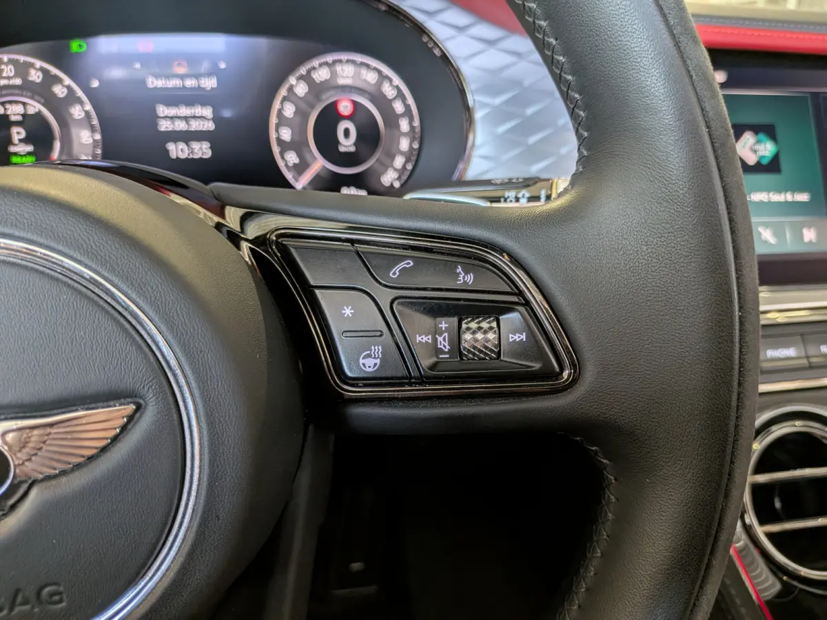4.0 V8 Hybrid Mulliner First 1 Edition